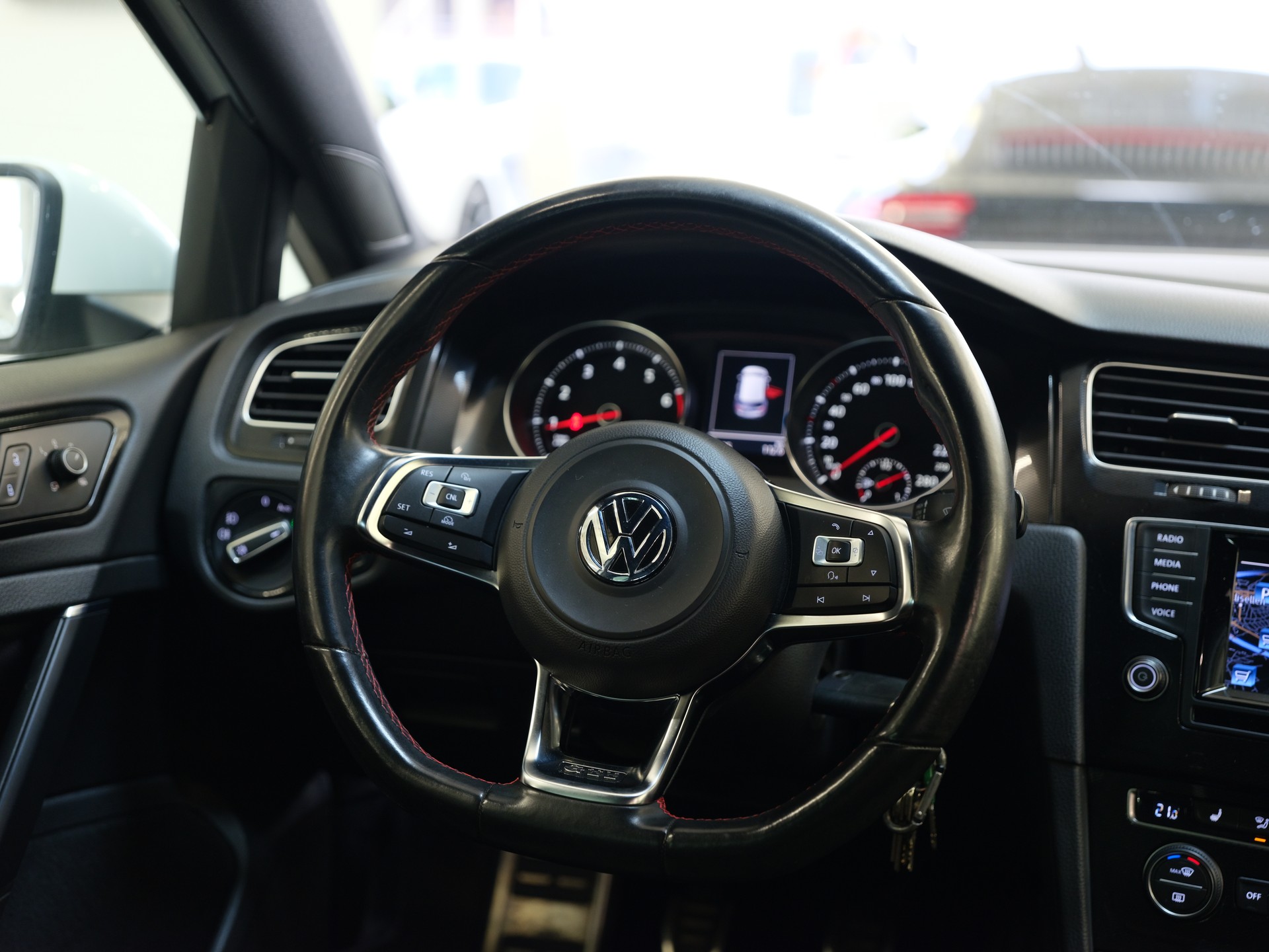 VW Golf 2.0 TSI GTI Performance-image-14