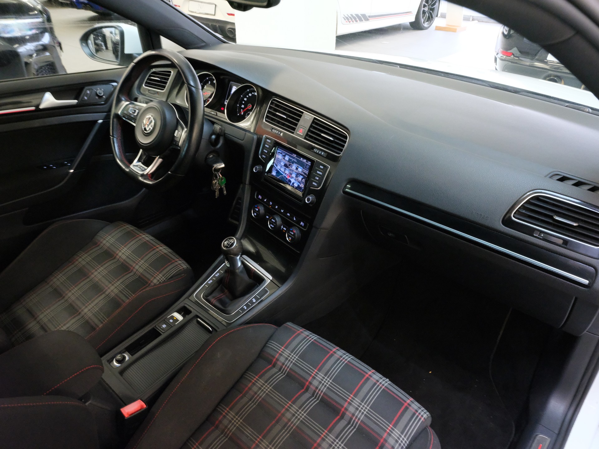 VW Golf 2.0 TSI GTI Performance-image-9