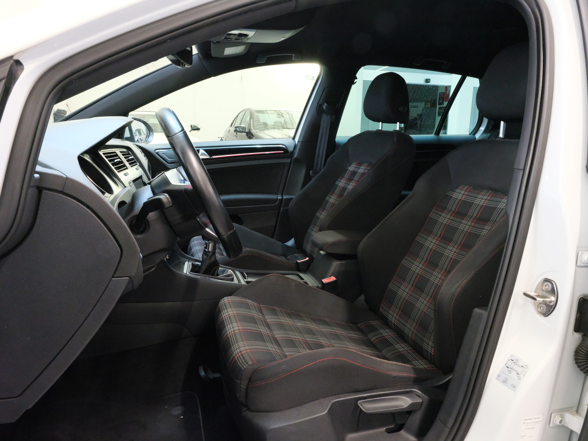 VW Golf 2.0 TSI GTI Performance-image-8