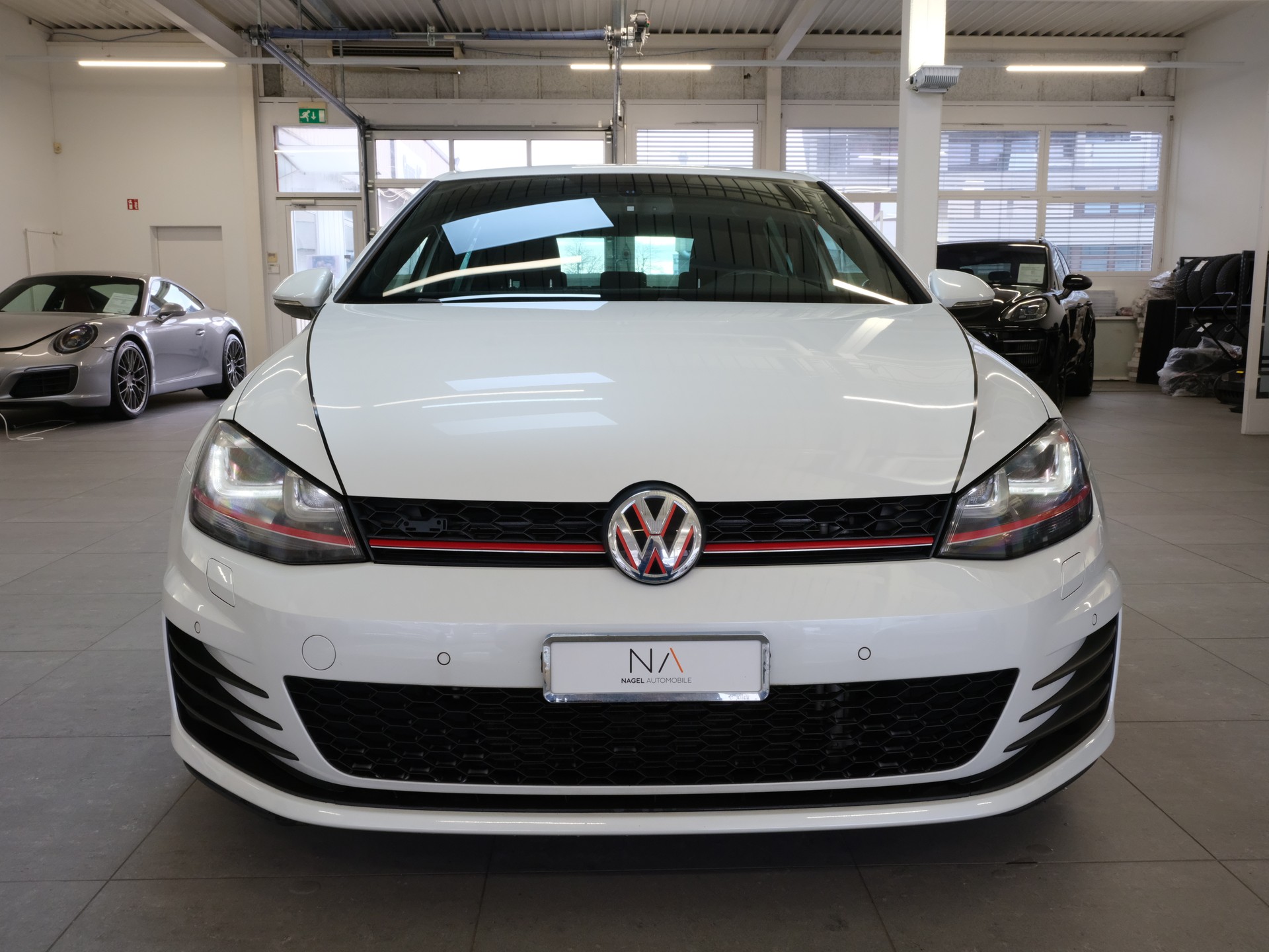 VW Golf 2.0 TSI GTI Performance-image-1