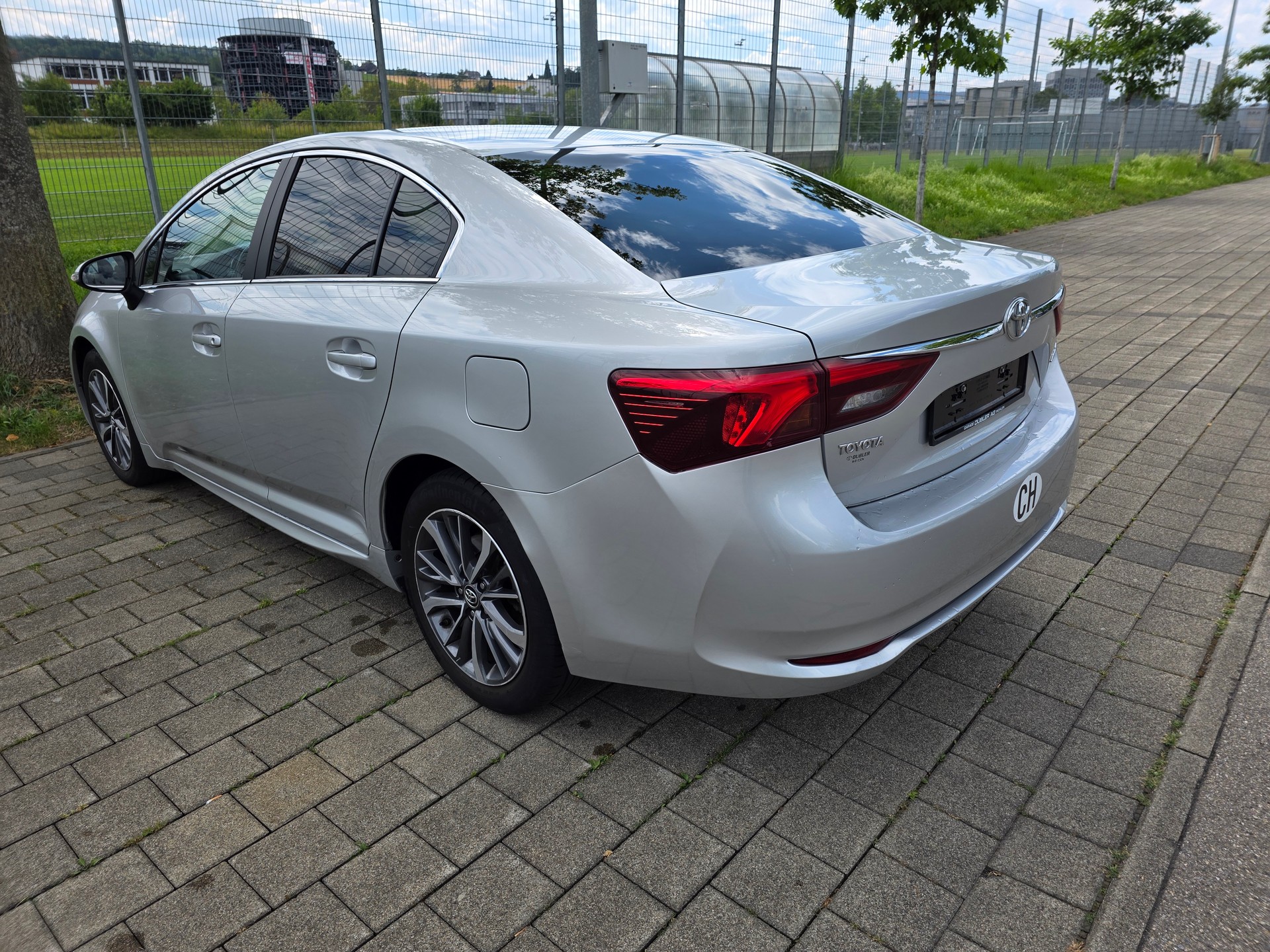 TOYOTA Avensis 2.0 D-4D Swiss Trend-image-8