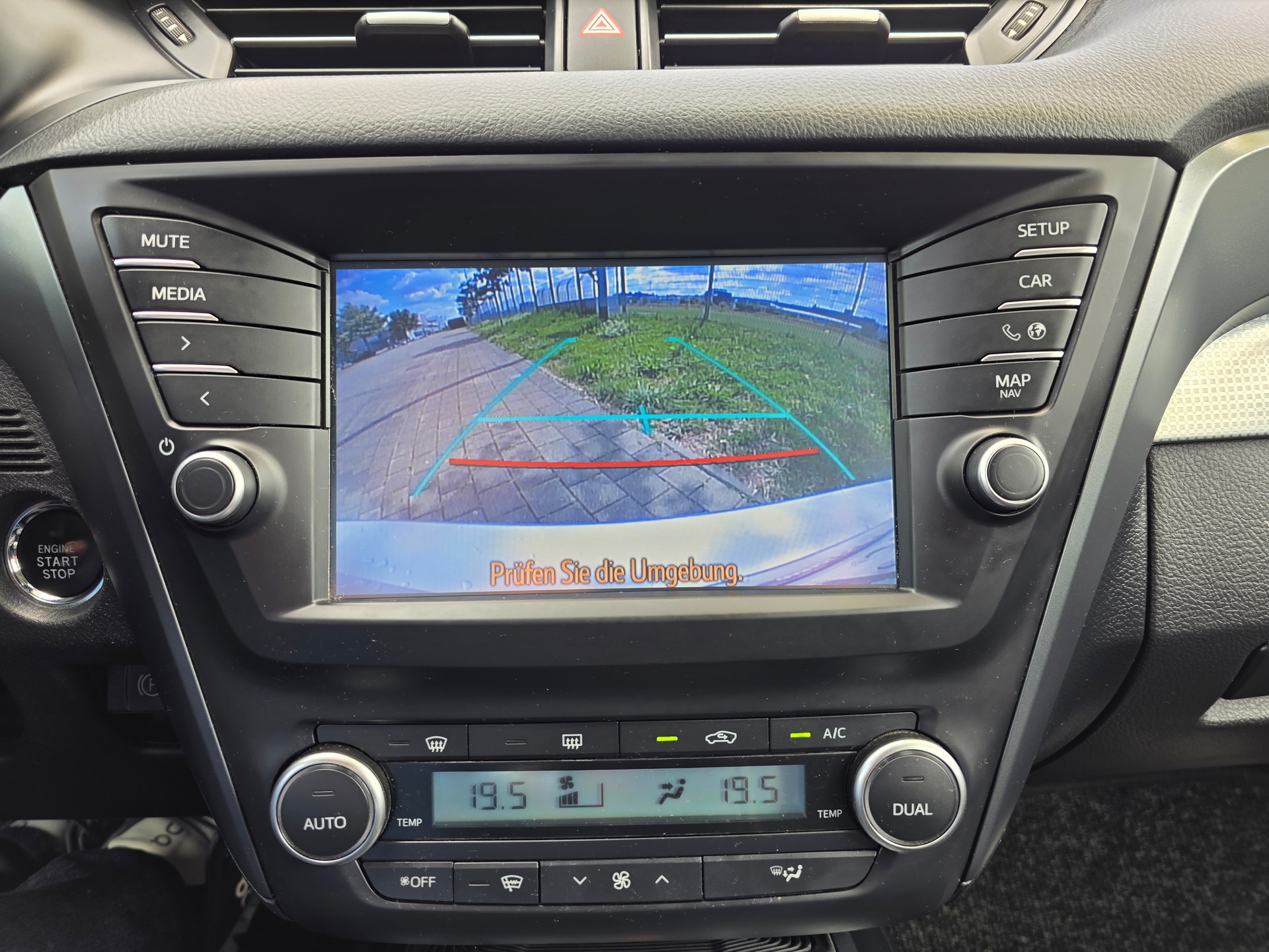 TOYOTA Avensis 2.0 D-4D Swiss Trend-image-9