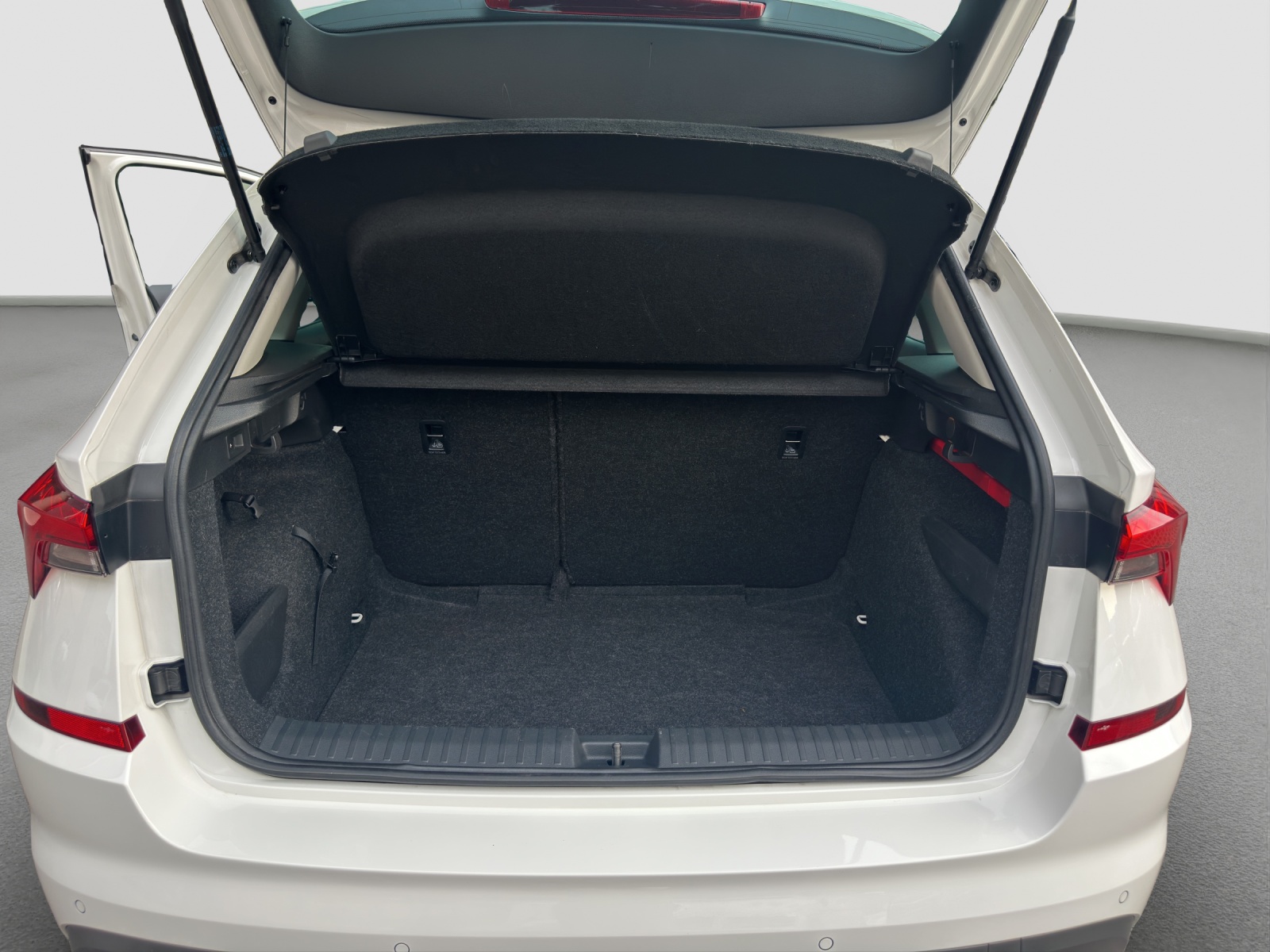 SKODA Kamiq 1.0 TSI Ambition DSG-image-9