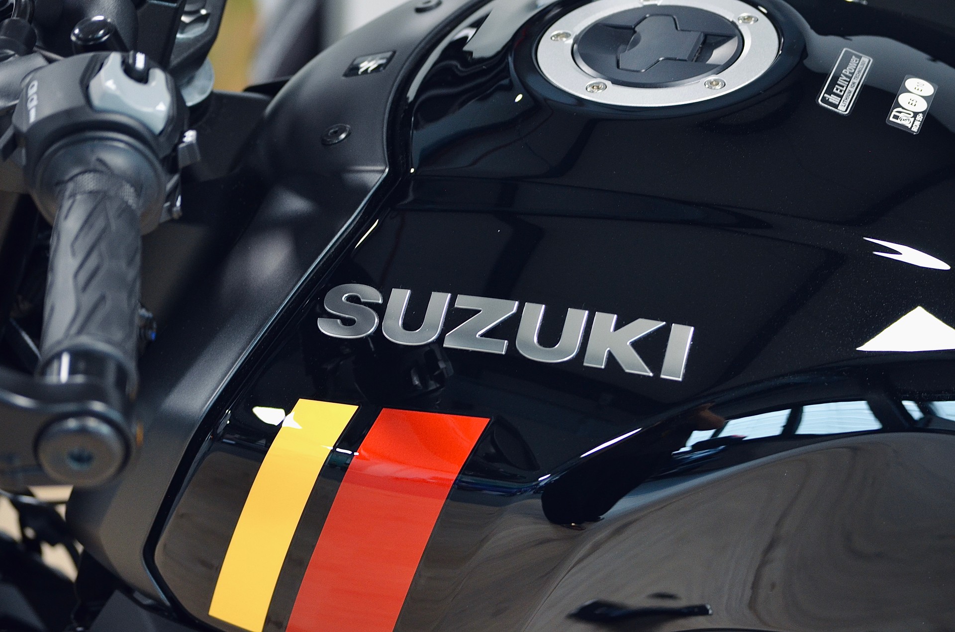 SUZUKI GSX800 (8TT)-showroom-element-3
