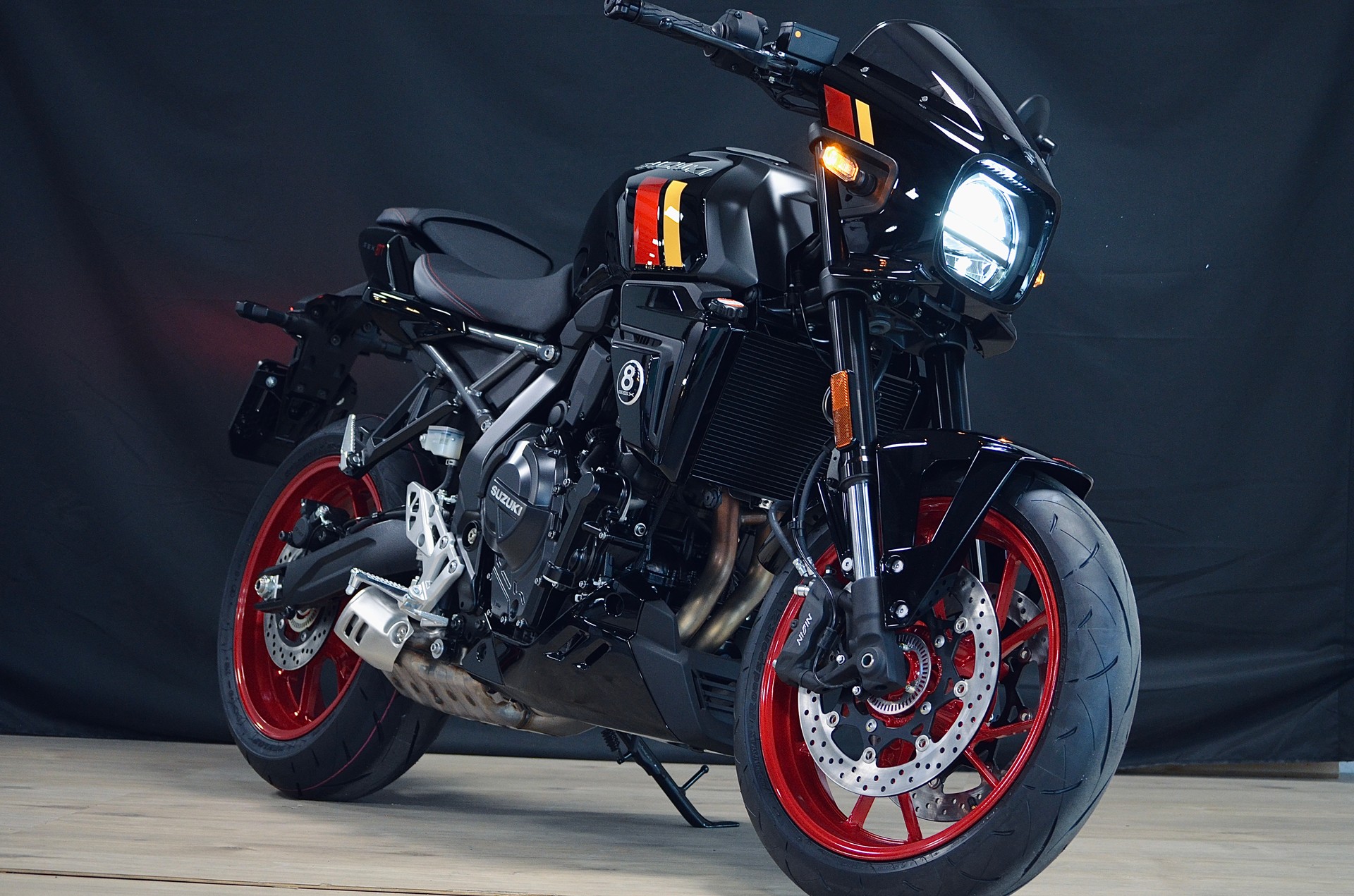 SUZUKI GSX800 (8TT)