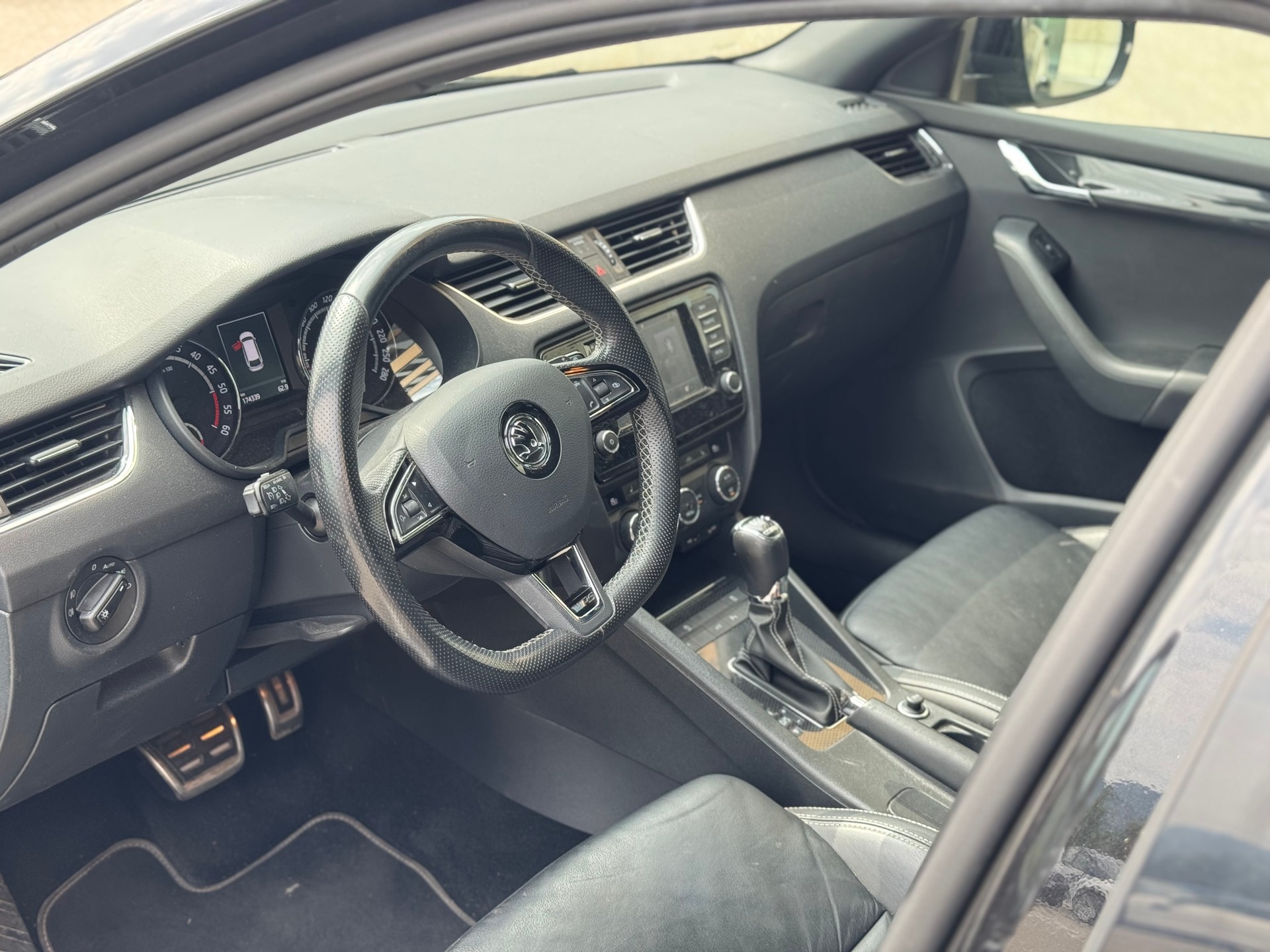 SKODA Octavia Combi 2.0 TDI RS 4x4 DSG-image-14
