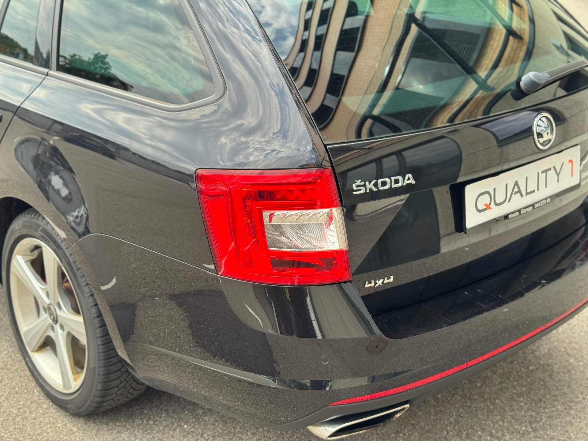 SKODA Octavia Combi 2.0 TDI RS 4x4 DSG-image-10