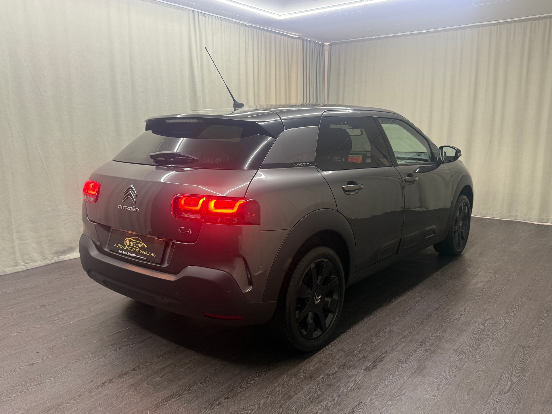 CITROEN C4 Cactus 1.2 Pure Tech Shine-image-3