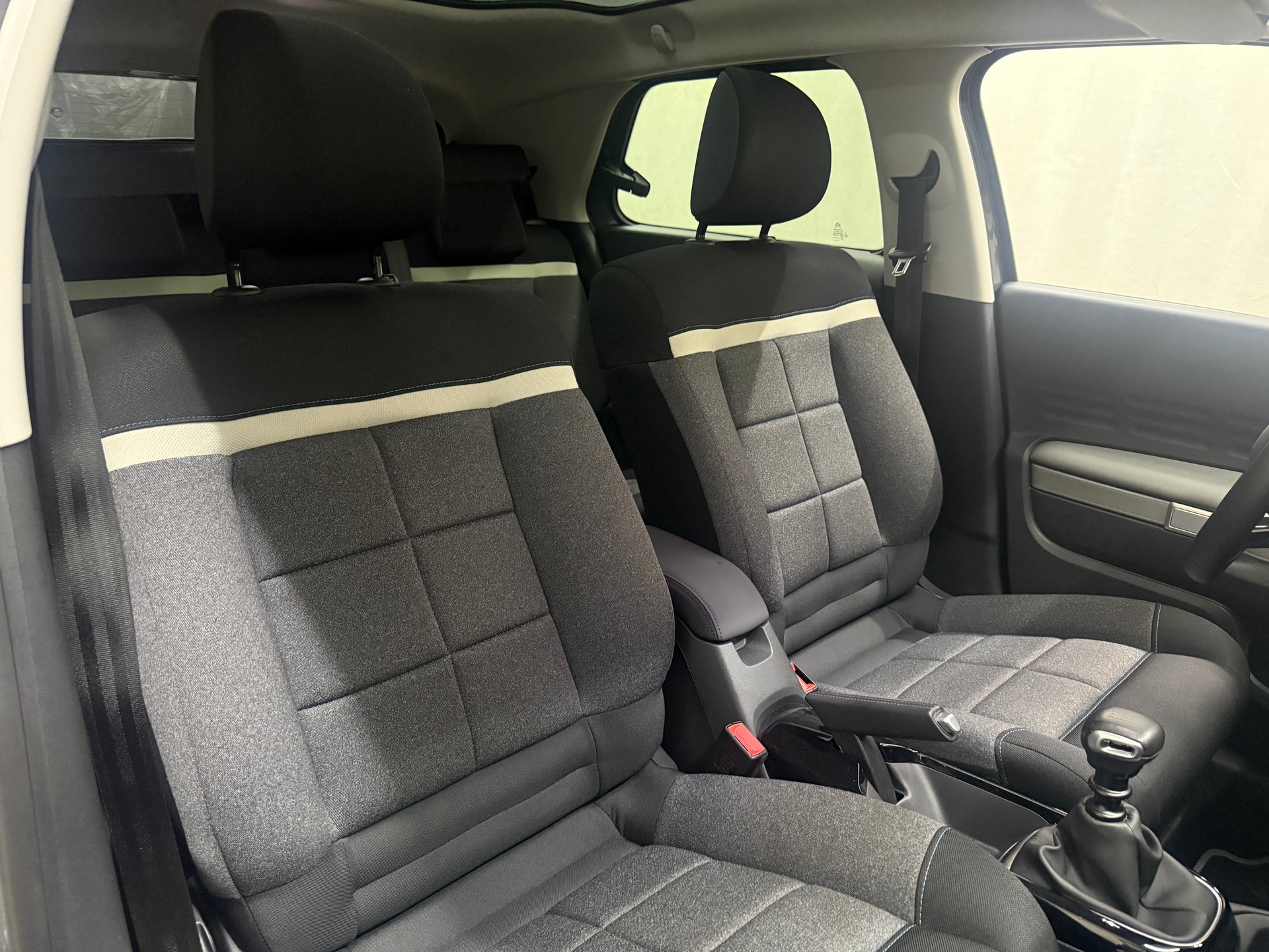 CITROEN C4 Cactus 1.2 Pure Tech Shine-image-15