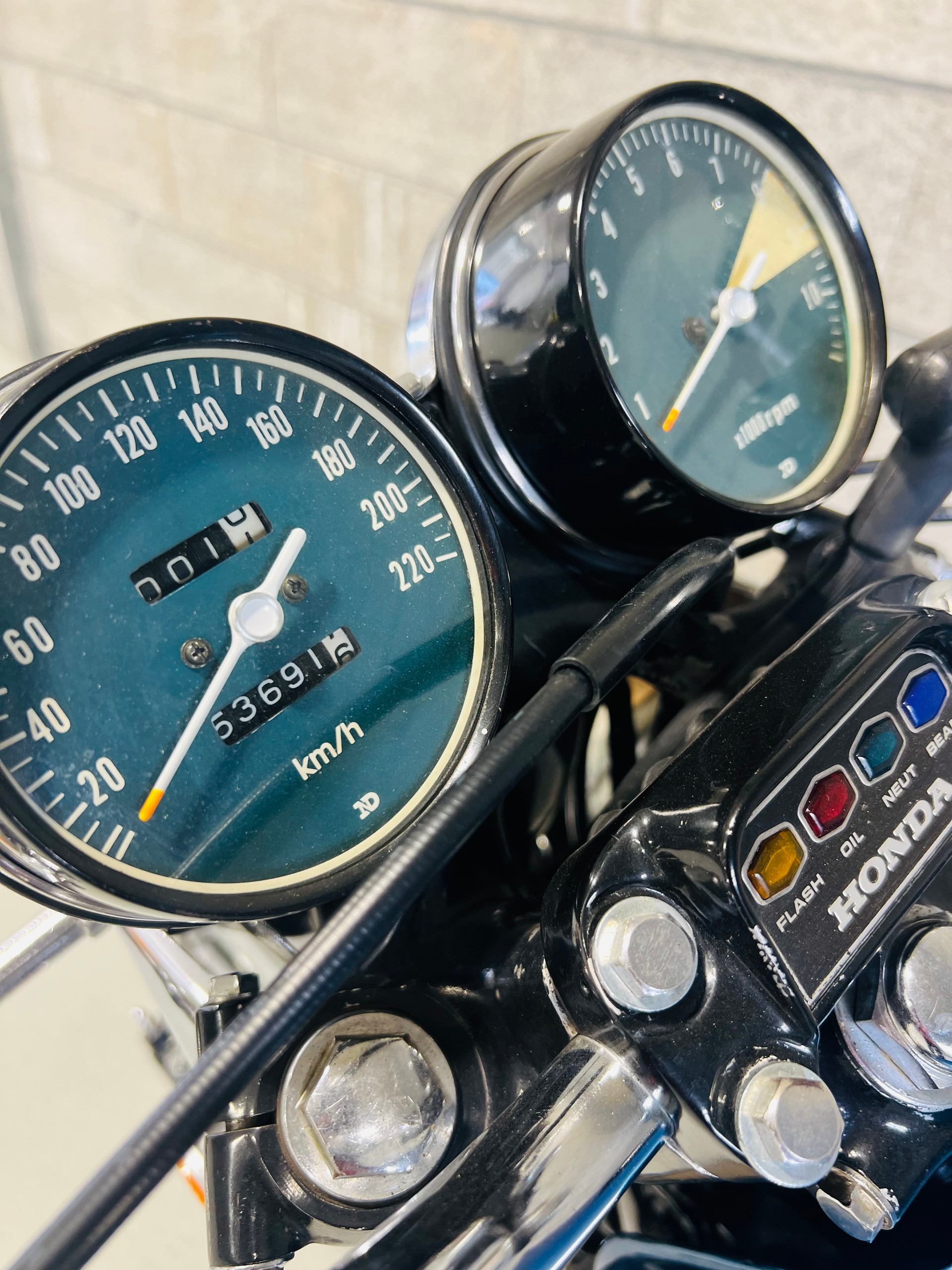 HONDA CB 750 FOUR-image-11