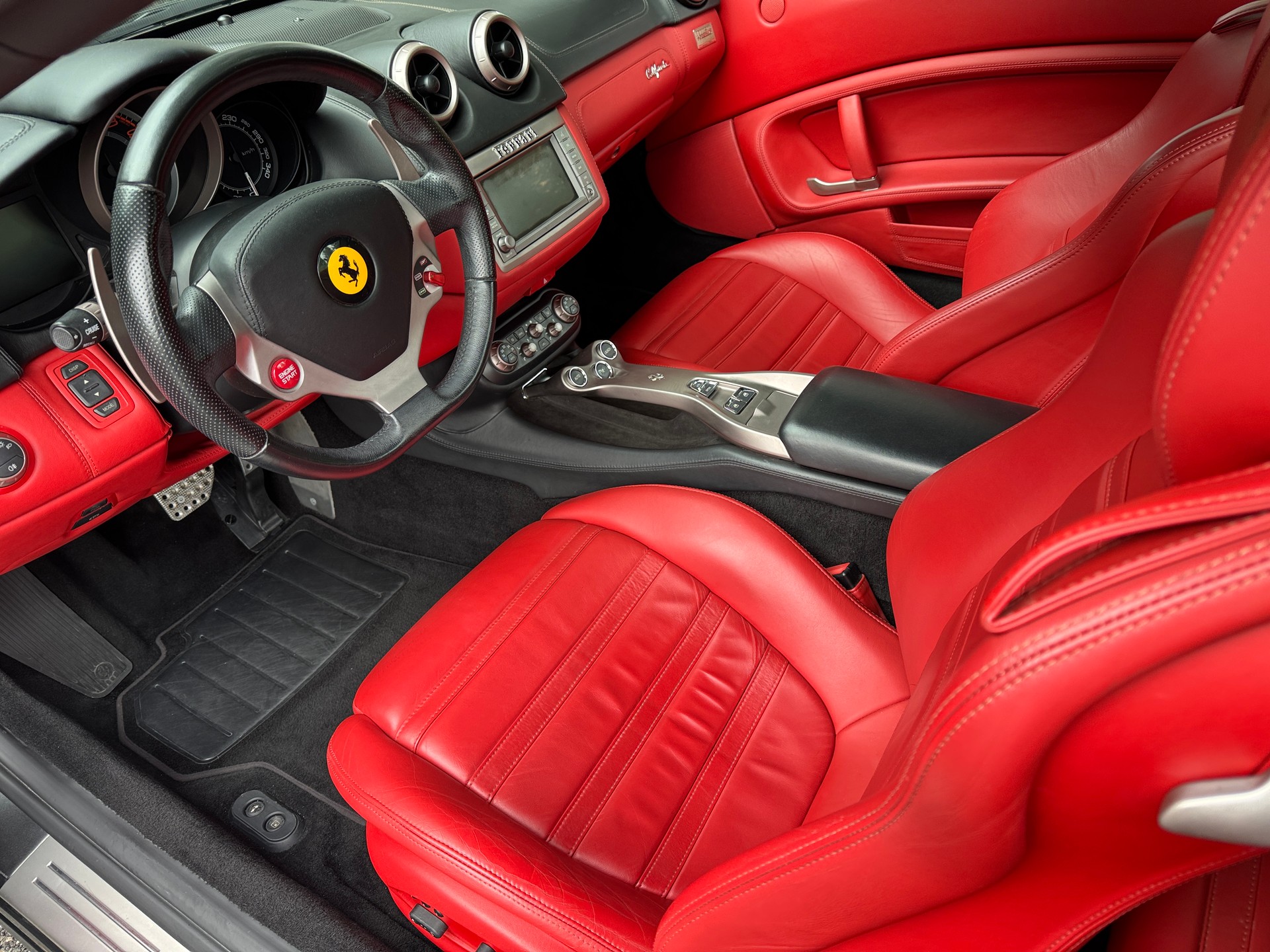 FERRARI California 4.3 V8-image-1