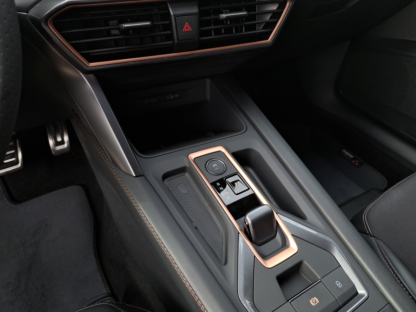 CUPRA Leon ST 1.5 eTSI DSG-image-12