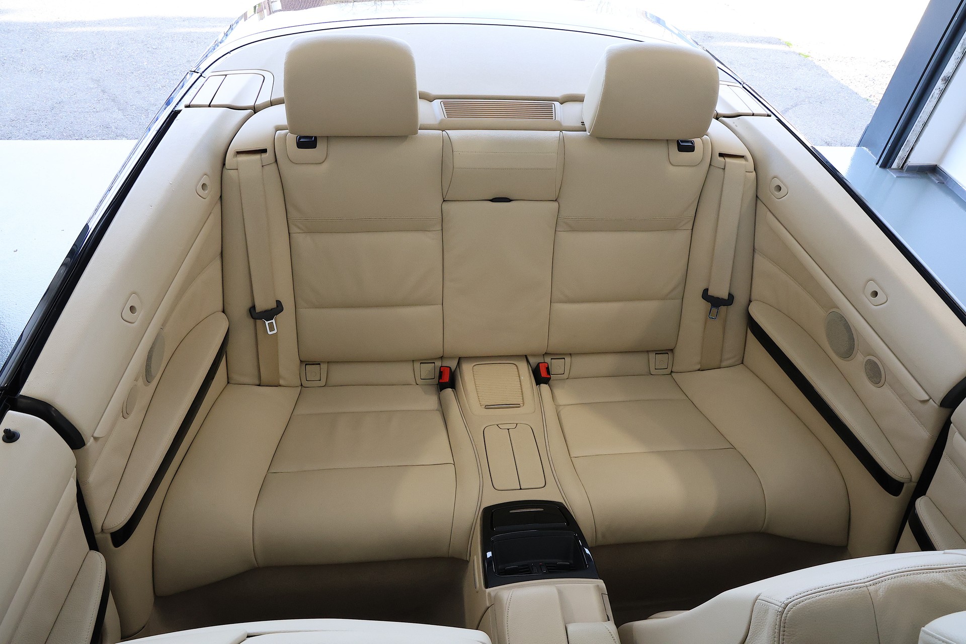 BMW 325i Cabriolet M-Sport Steptronic-image-15