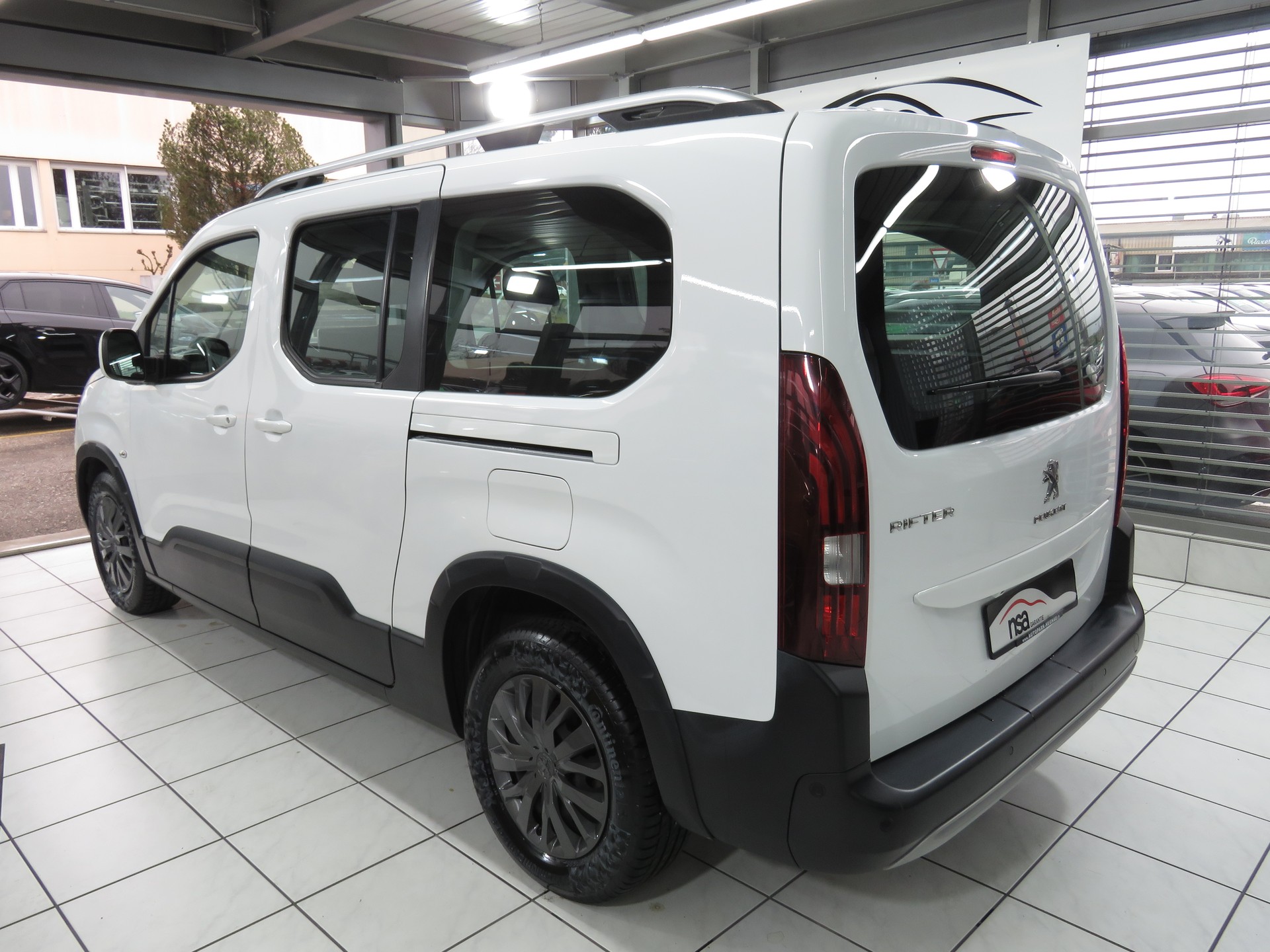 PEUGEOT Rifter Long 1.5 BlueHDi Allure EAT8 (Automat, AHK 1'225 kg)-image-5