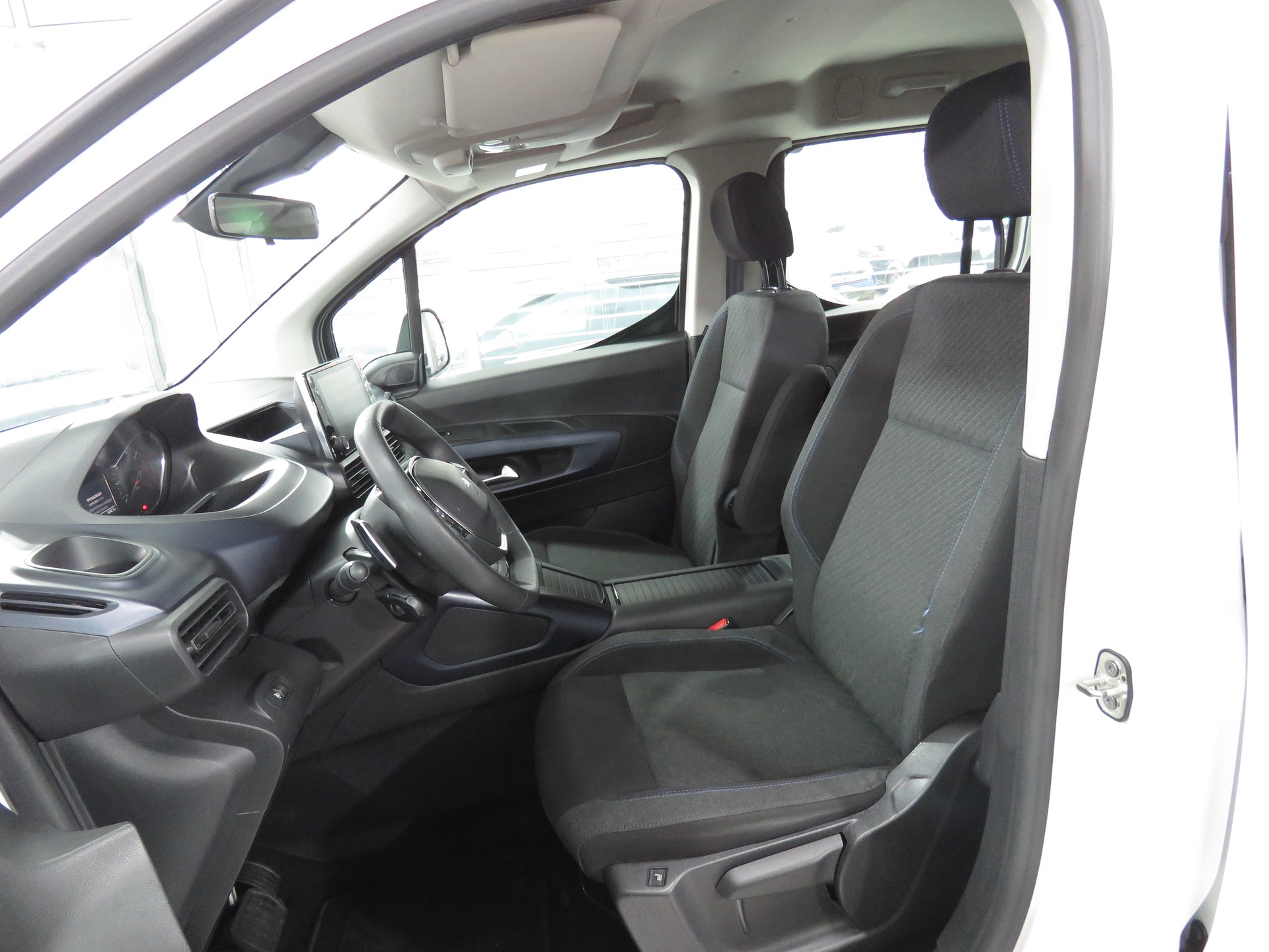 PEUGEOT Rifter Long 1.5 BlueHDi Allure EAT8 (Automat, AHK 1'225 kg)-image-7