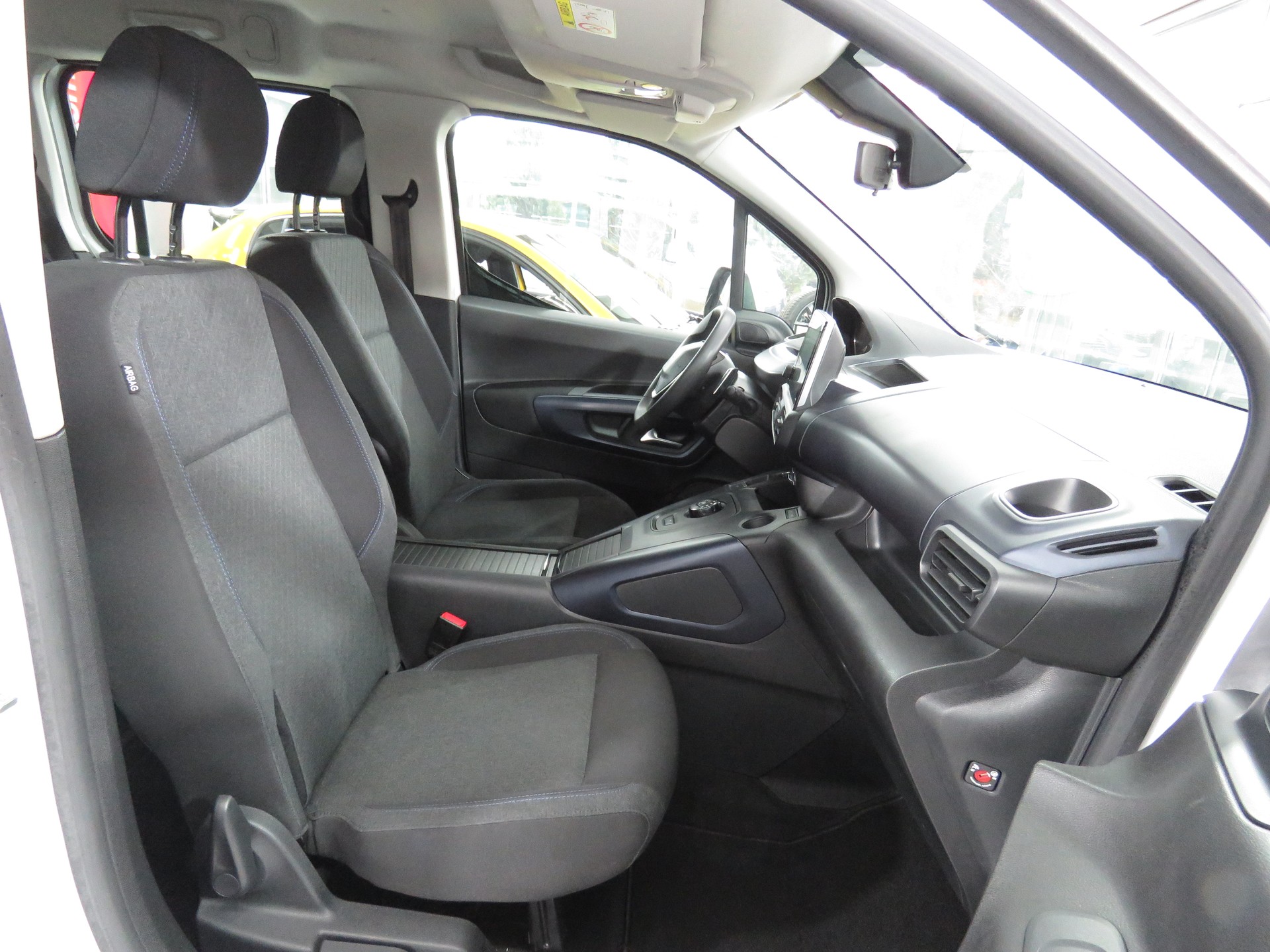 PEUGEOT Rifter Long 1.5 BlueHDi Allure EAT8 (Automat, AHK 1'225 kg)-image-11