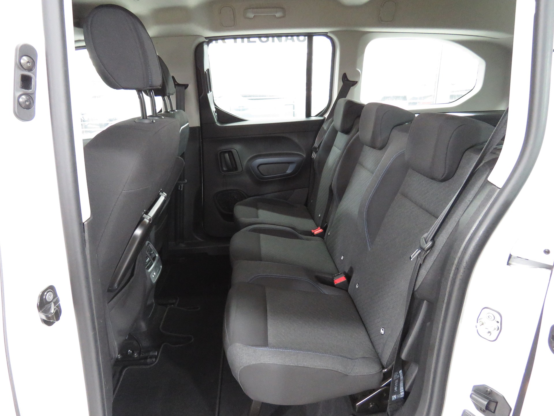 PEUGEOT Rifter Long 1.5 BlueHDi Allure EAT8 (Automat, AHK 1'225 kg)-image-8