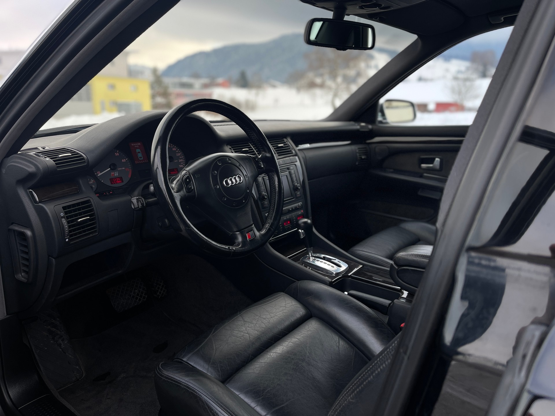 AUDI S8 4.2 quattro-image-3