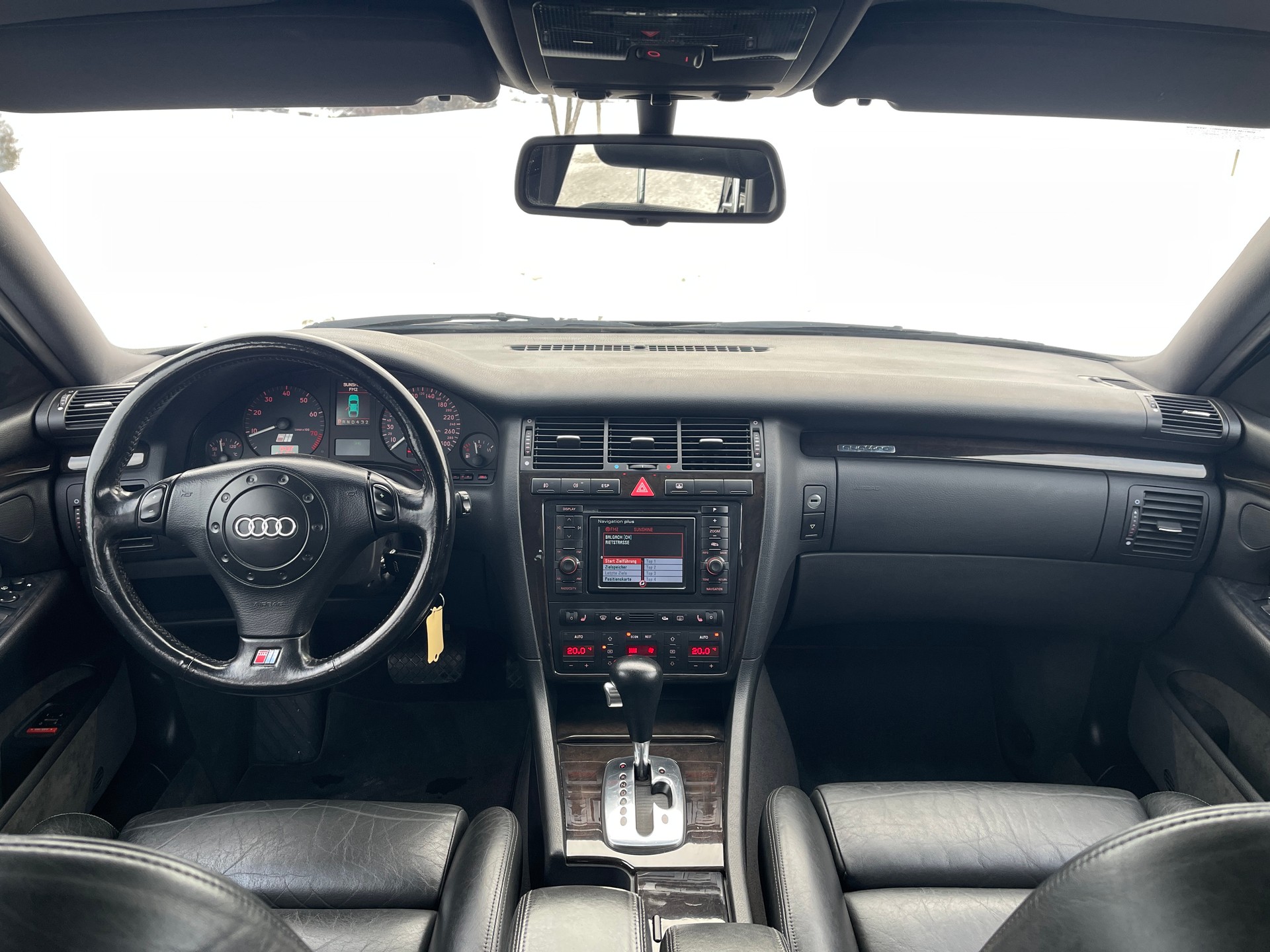 AUDI S8 4.2 quattro-image-5
