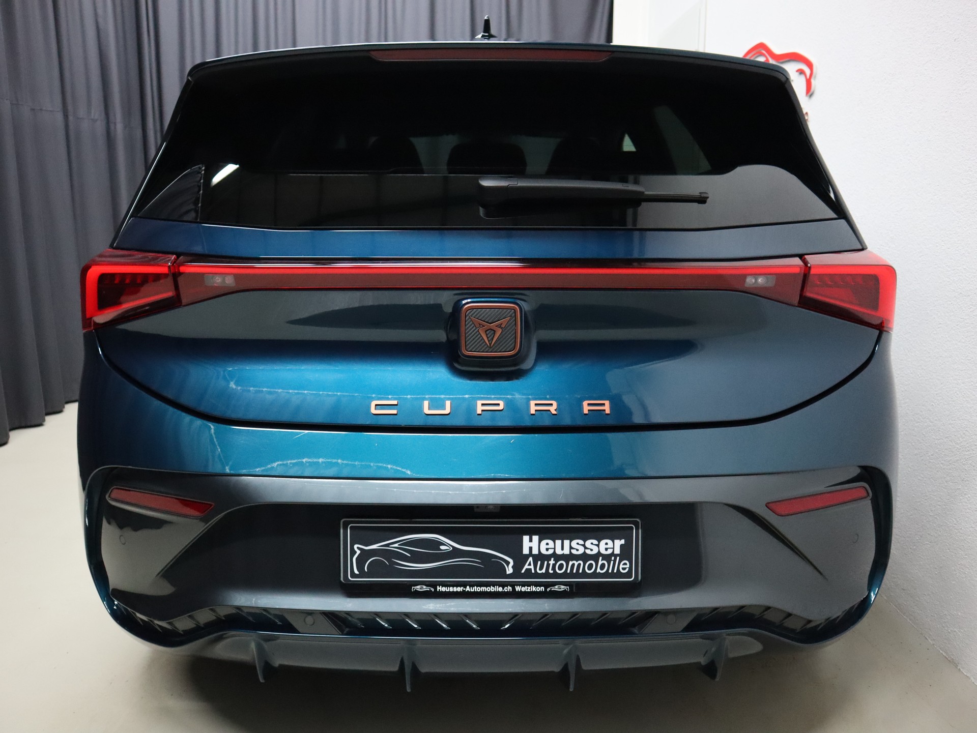 CUPRA Born El Primero Tres - Panorama - Navi - Leder/Alcantara - Standheizung - 360° Kamera - 204 PS-image-5