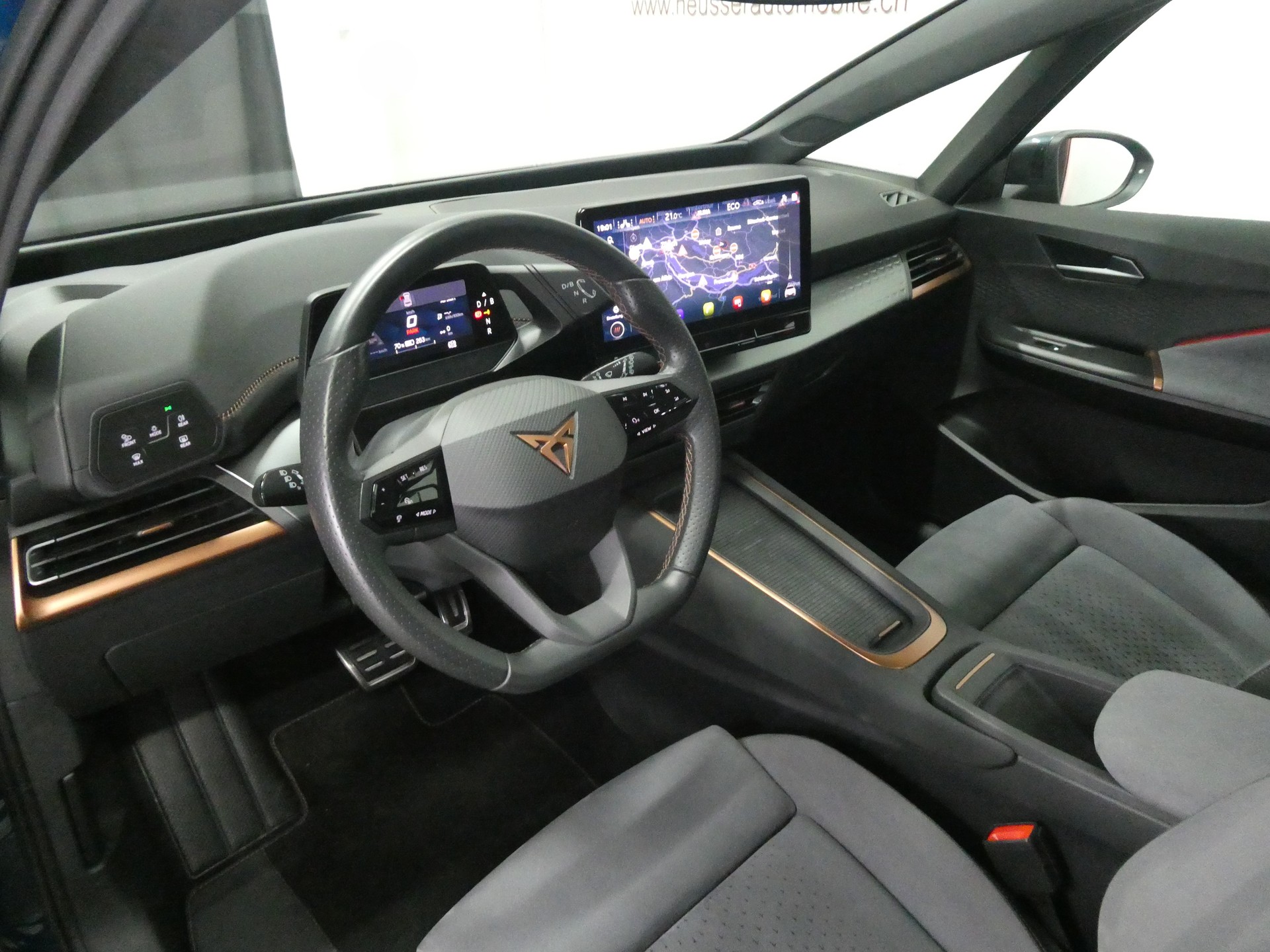 CUPRA Born El Primero Tres - Panorama - Navi - Leder/Alcantara - Standheizung - 360° Kamera - 204 PS-image-8