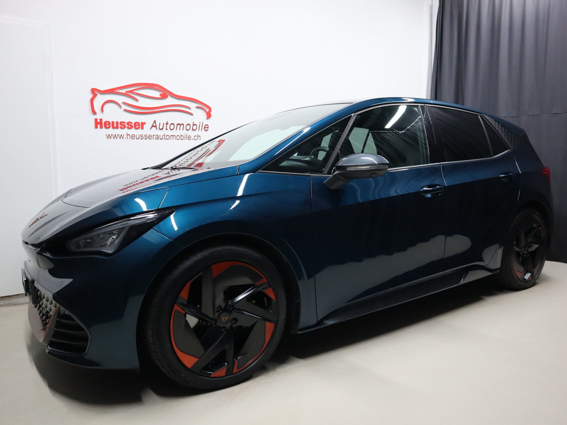 CUPRA Born El Primero Tres - Panorama - Navi - Leder/Alcantara - Standheizung - 360° Kamera - 204 PS-image-1