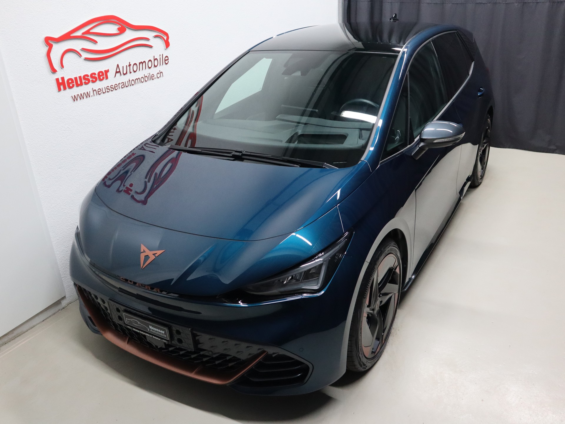CUPRA Born El Primero Tres - Panorama - Navi - Leder/Alcantara - Standheizung - 360° Kamera - 204 PS-image-2