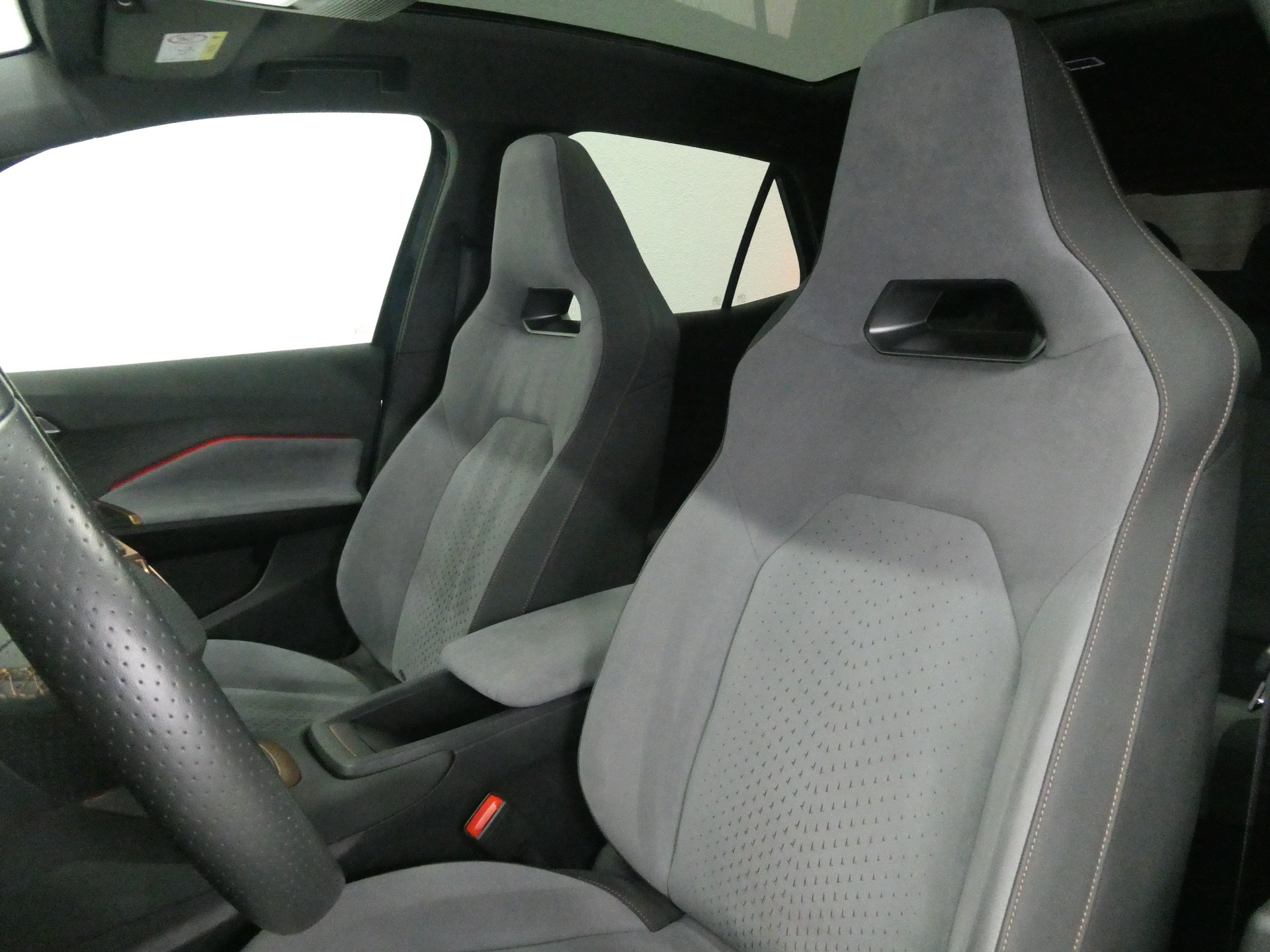 CUPRA Born El Primero Tres - Panorama - Navi - Leder/Alcantara - Standheizung - 360° Kamera - 204 PS-image-9