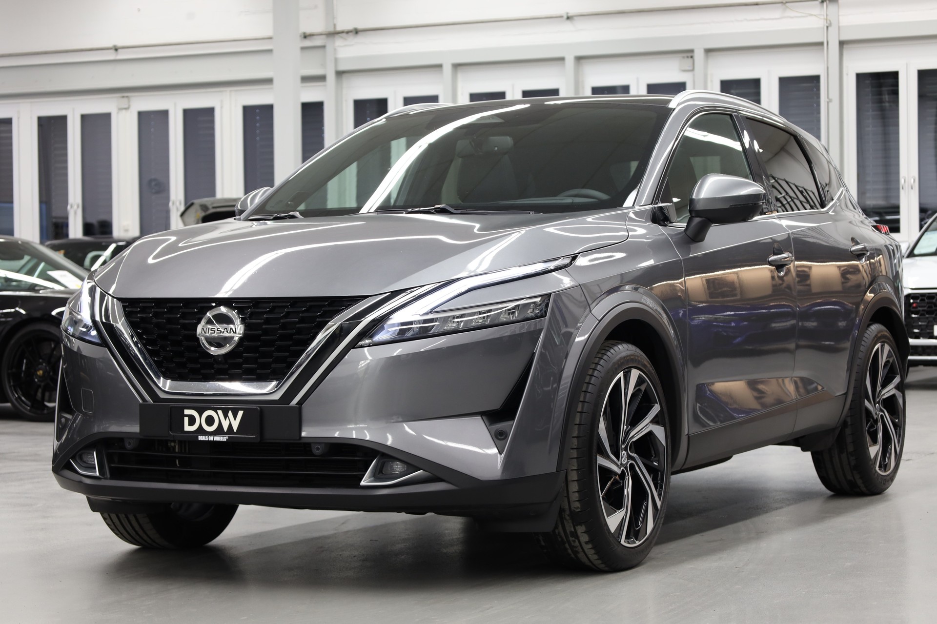 NISSAN Qashqai 1.3 DIG-T Tekna+ 4x4-image-2