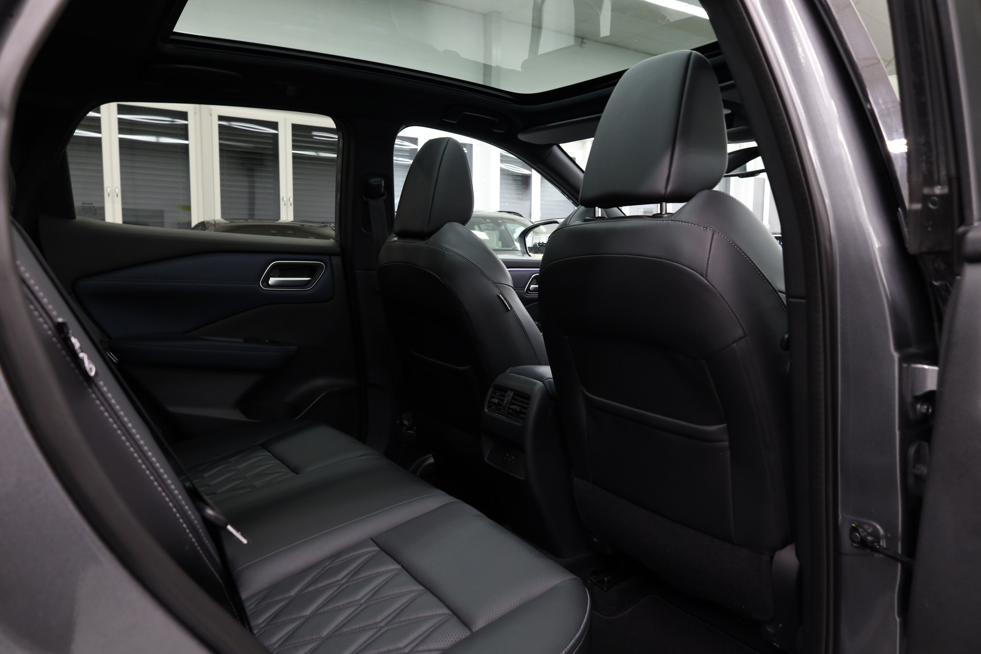 NISSAN Qashqai 1.3 DIG-T Tekna+ 4x4-image-25