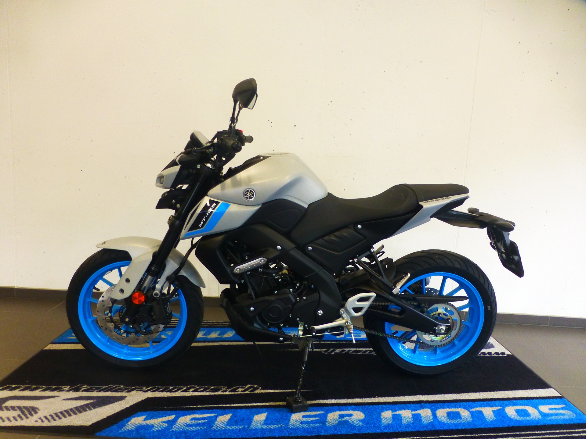 YAMAHA MT-125 ABS-showroom-element-2
