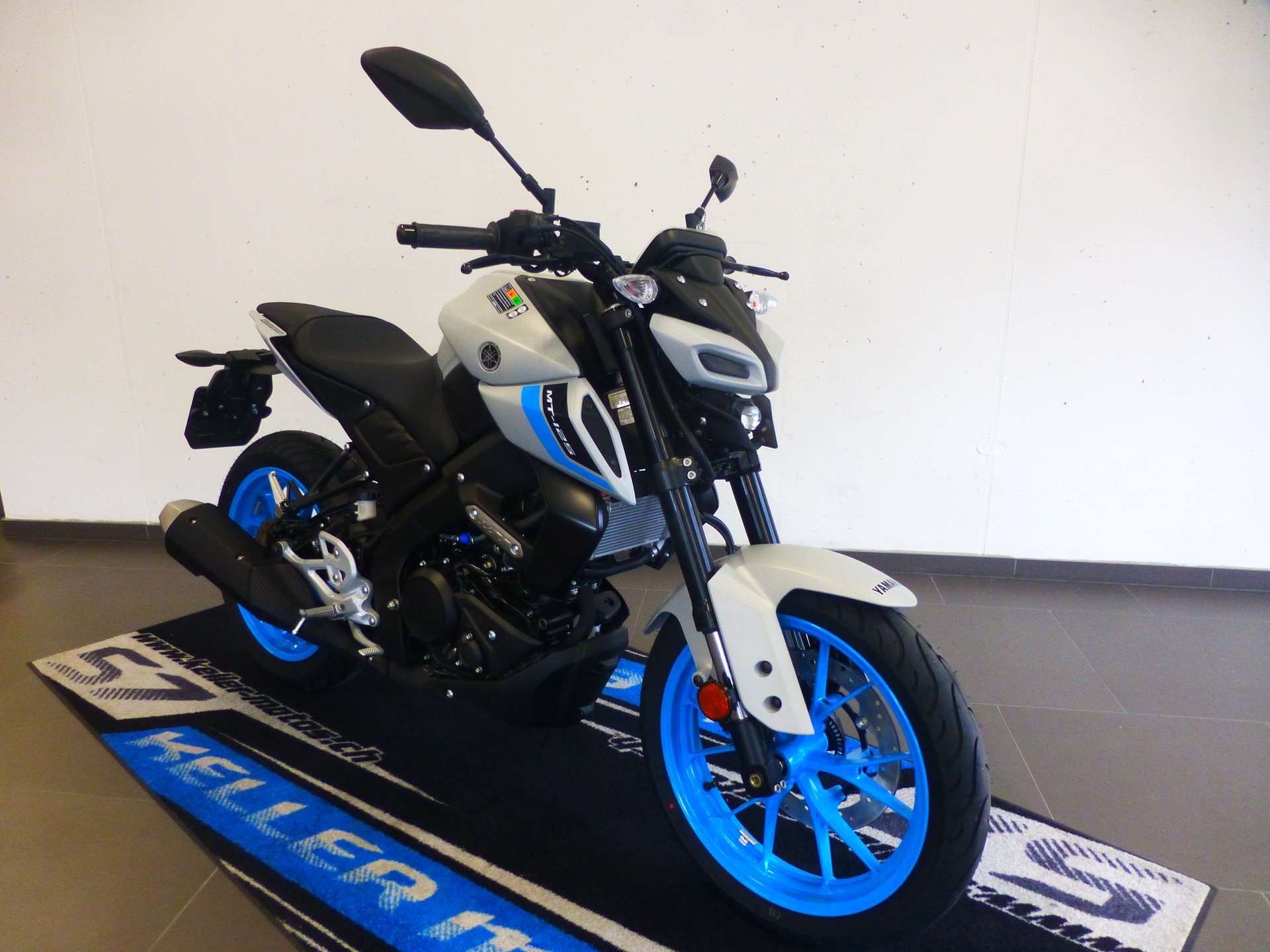 YAMAHA MT-125 ABS-showroom-element-3