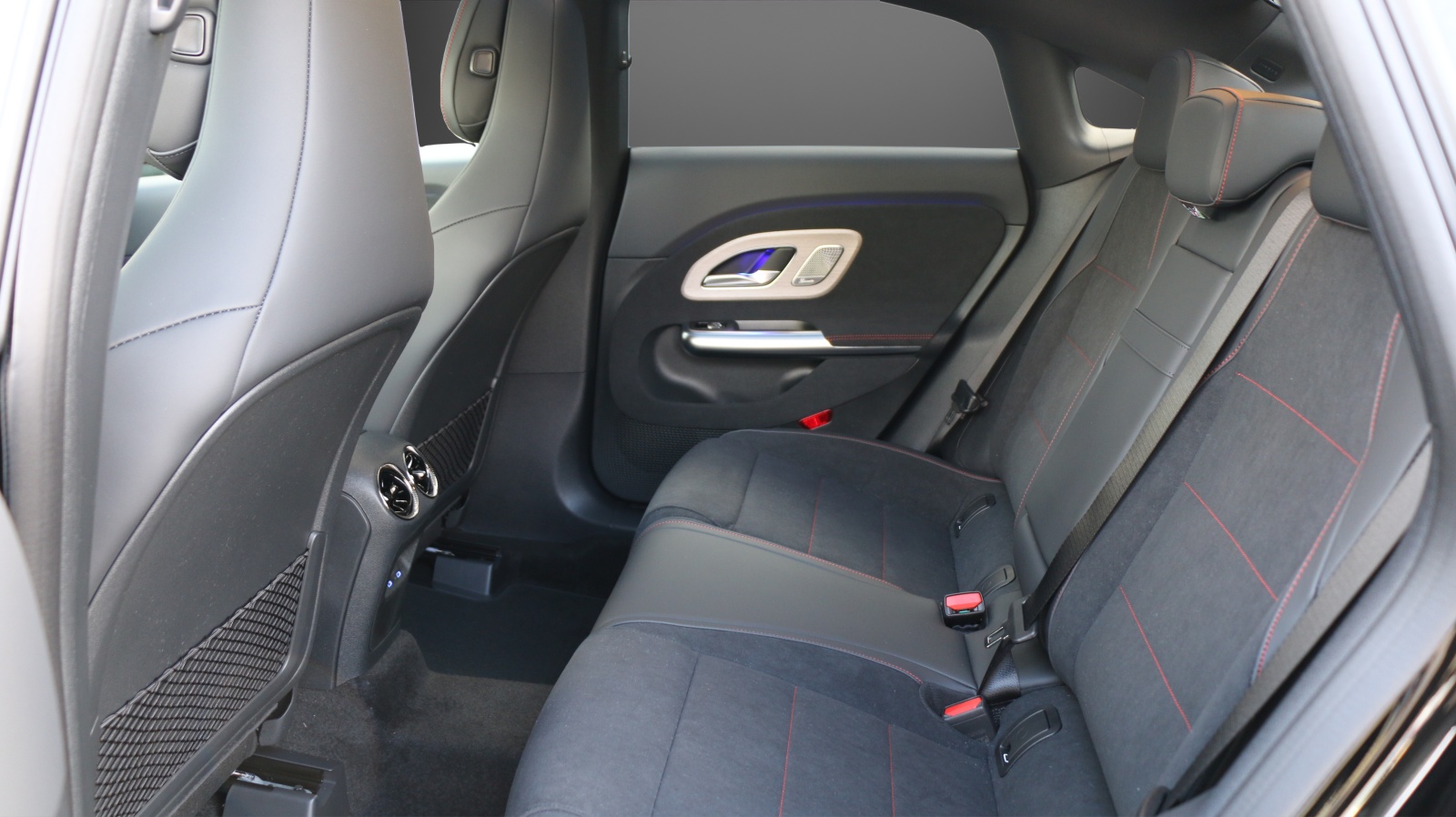 MERCEDES-BENZ CLA 220 4Matic (NEW)-image-11
