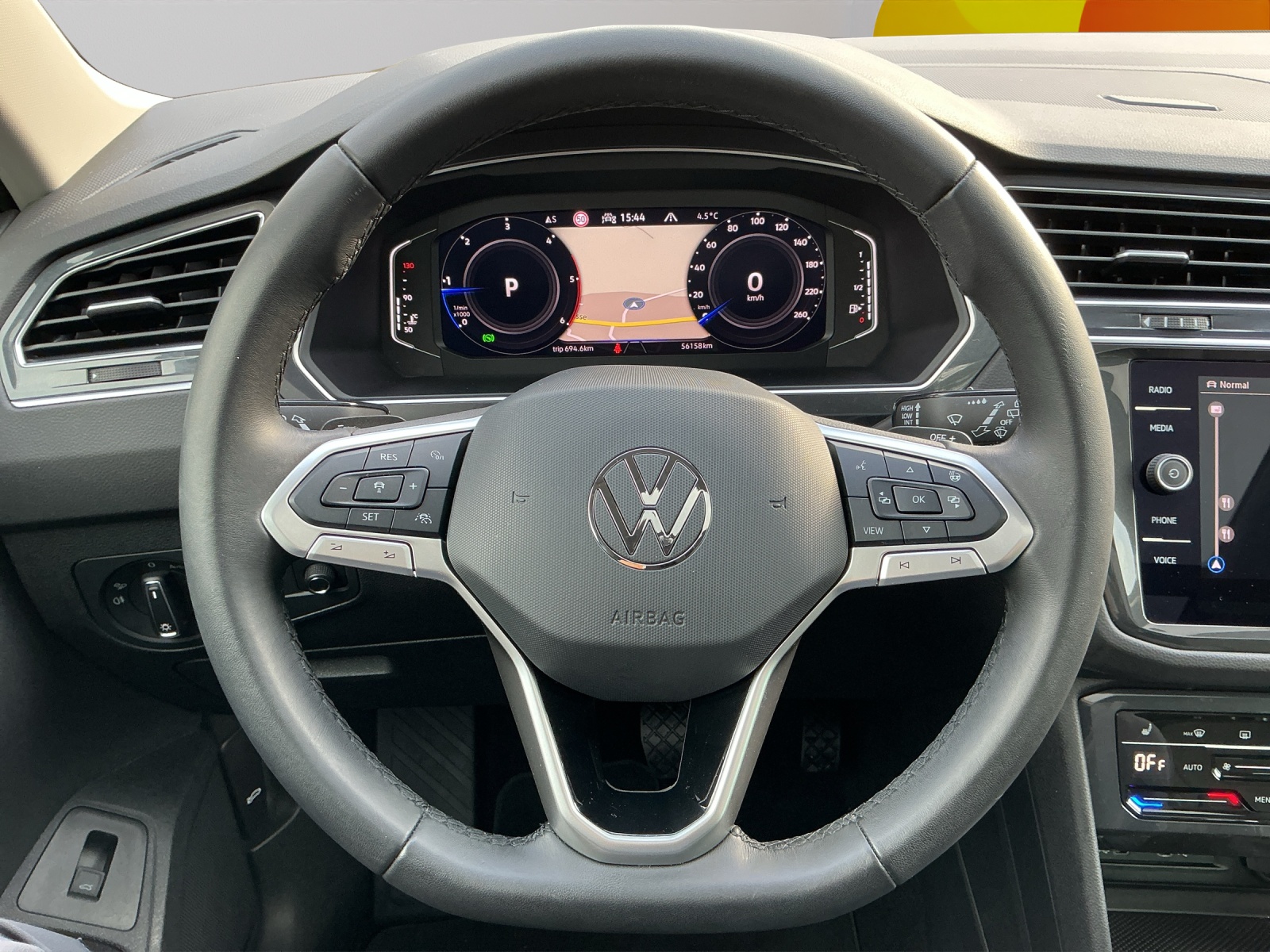 VW Tiguan 2.0 TDI SCR Elegance 4Motion DSG-image-5