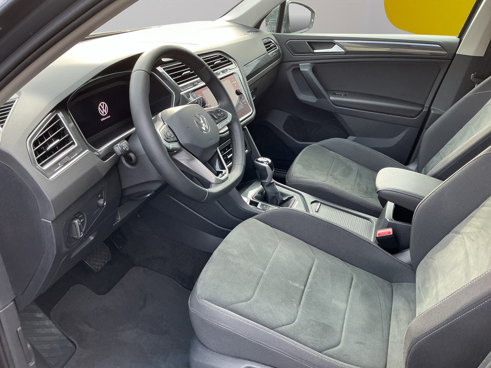 VW Tiguan 2.0 TDI SCR Elegance 4Motion DSG-image-4