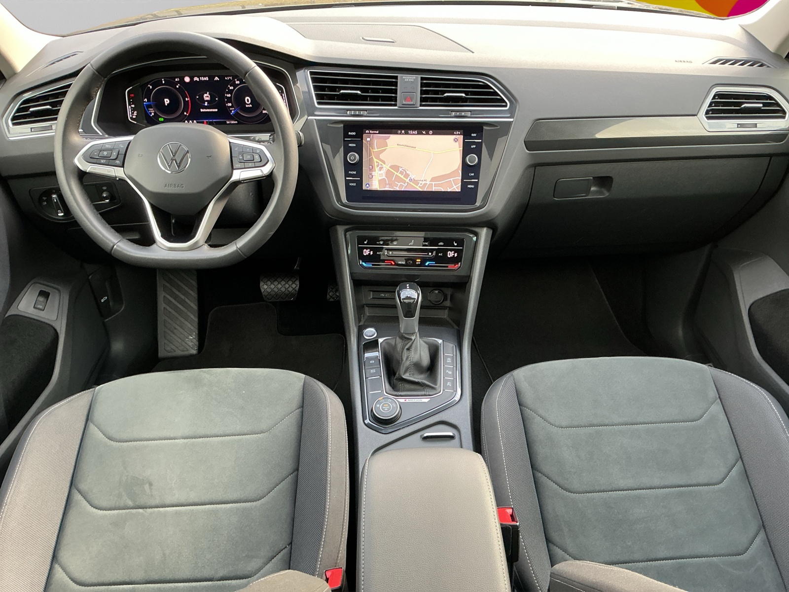 VW Tiguan 2.0 TDI SCR Elegance 4Motion DSG-image-8