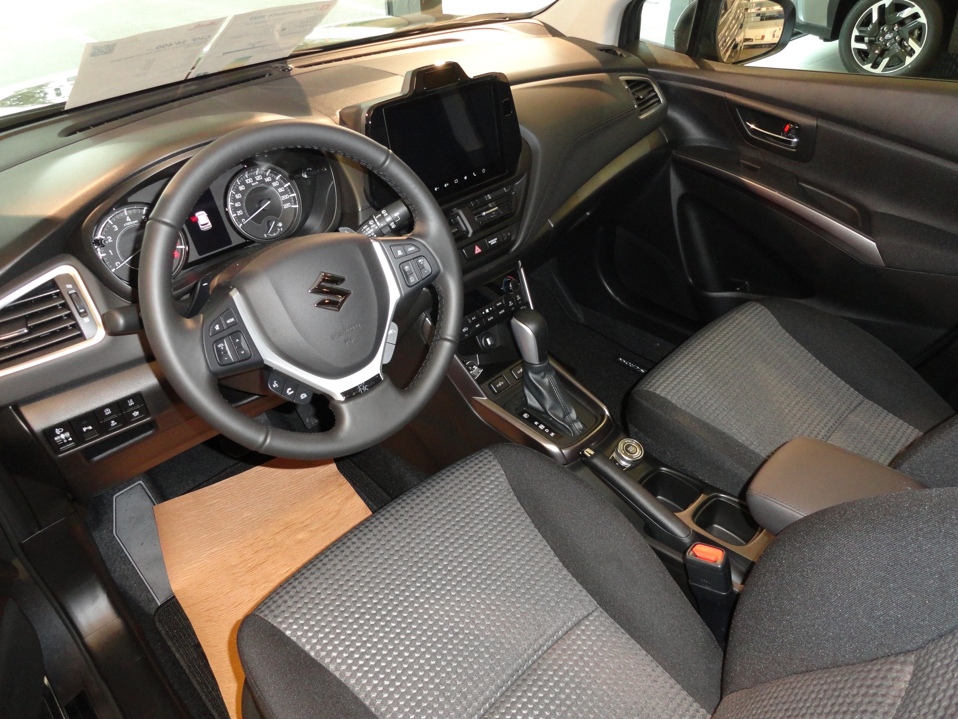 SUZUKI S-Cross 1.4 16V Sakura MHD 4WD Automatic-image-5