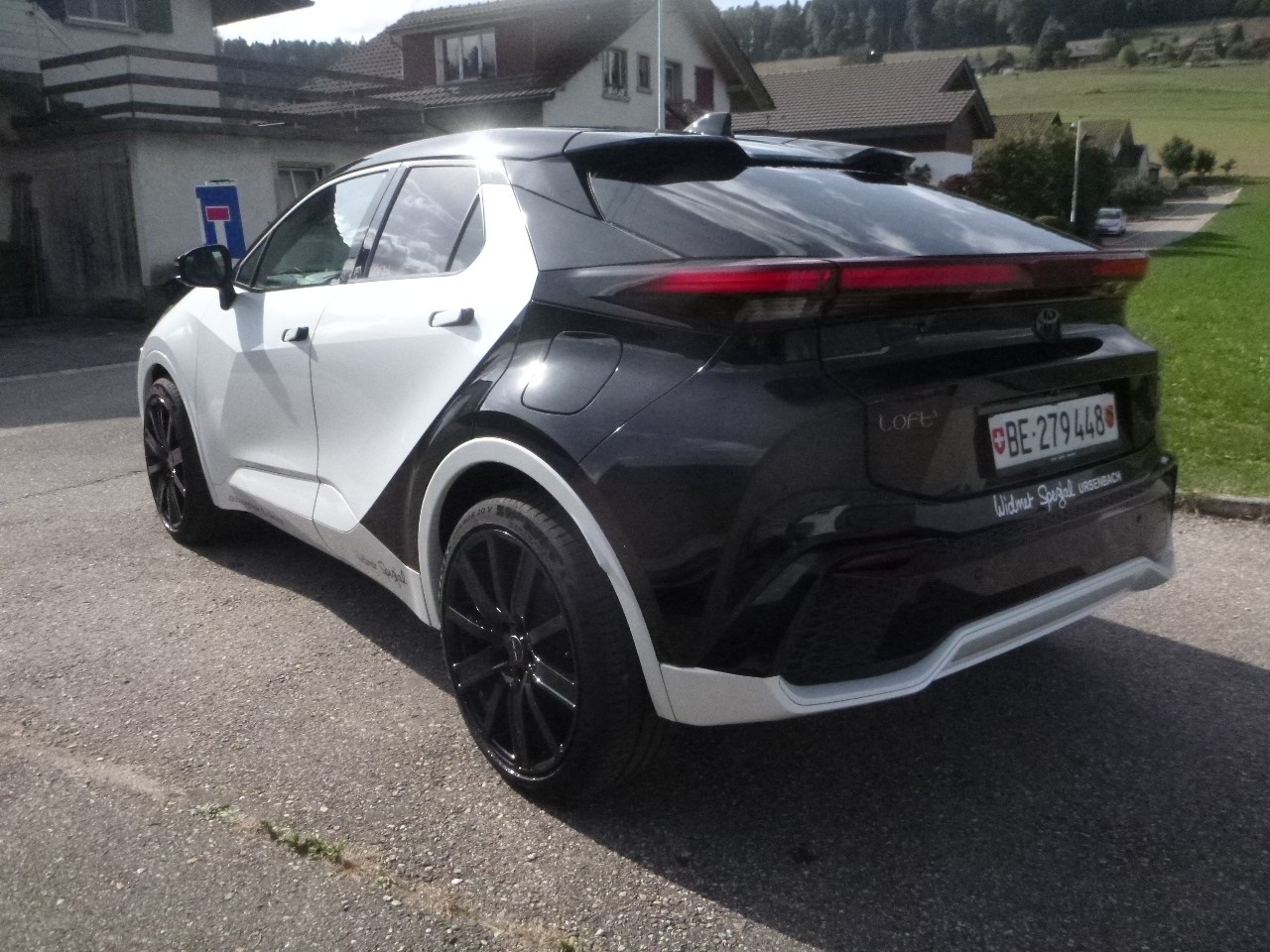 TOYOTA C-HR 2.0 PHEV CVT GR Sport Premire-image-3