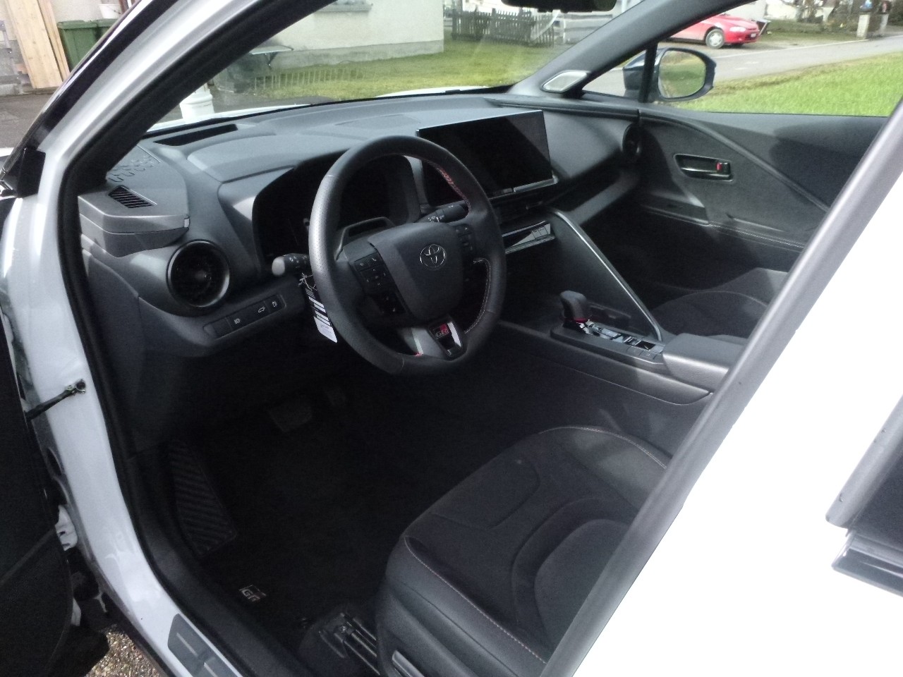 TOYOTA C-HR 2.0 PHEV CVT GR Sport Premire-image-13