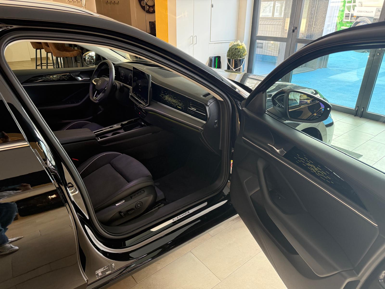 VW Passat Variant 1.5 eTSI ELEGANCE VARIANT DSG-image-11