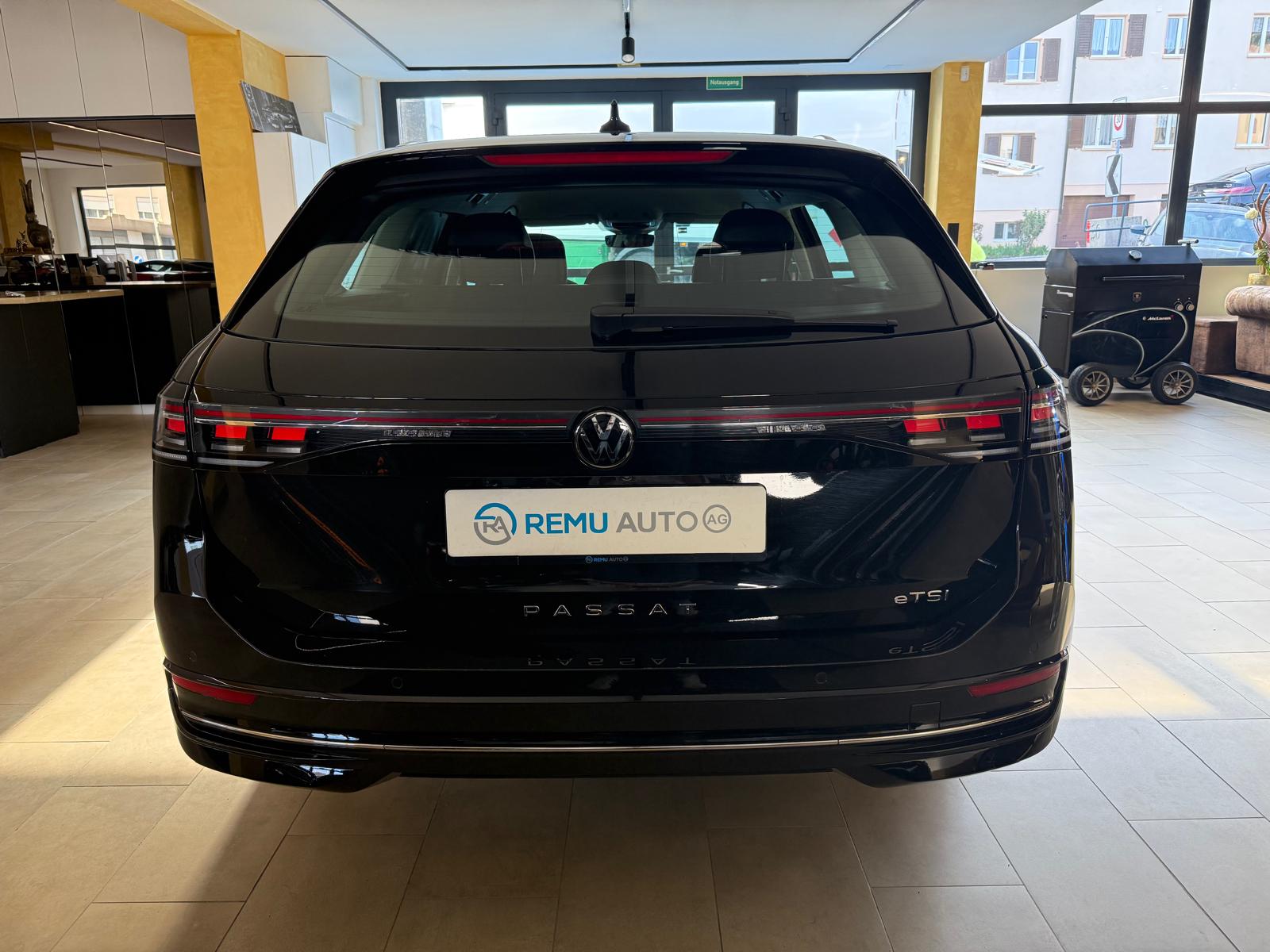 VW Passat Variant 1.5 eTSI ELEGANCE VARIANT DSG-image-3