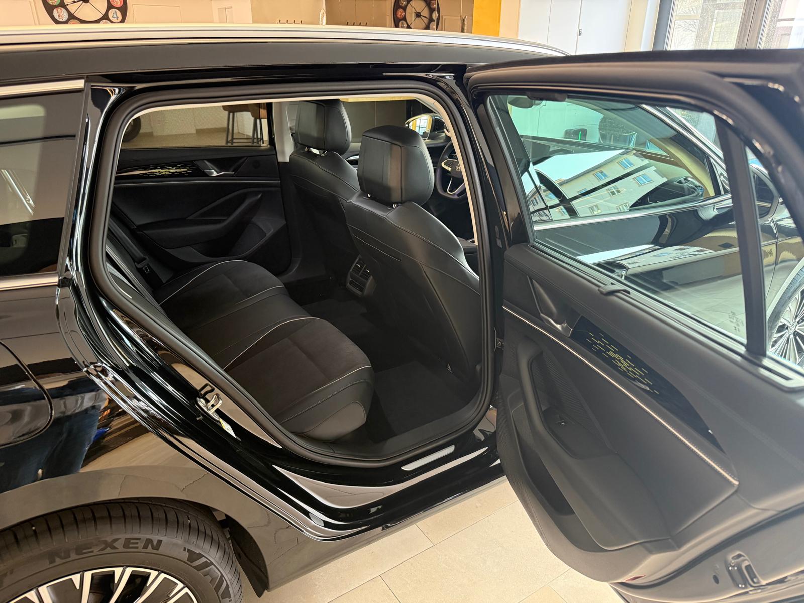VW Passat Variant 1.5 eTSI ELEGANCE VARIANT DSG-image-12