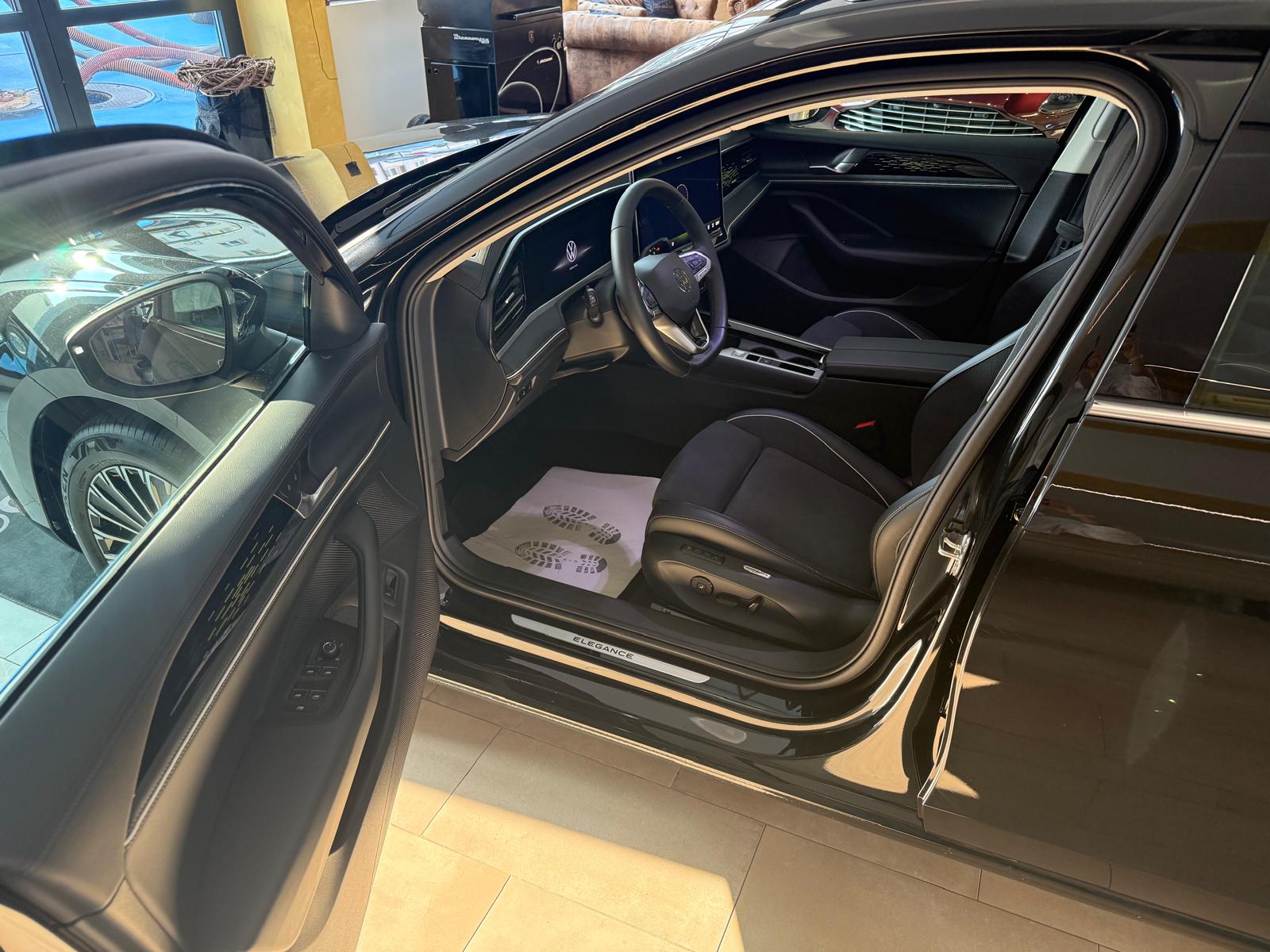 VW Passat Variant 1.5 eTSI ELEGANCE VARIANT DSG-image-5