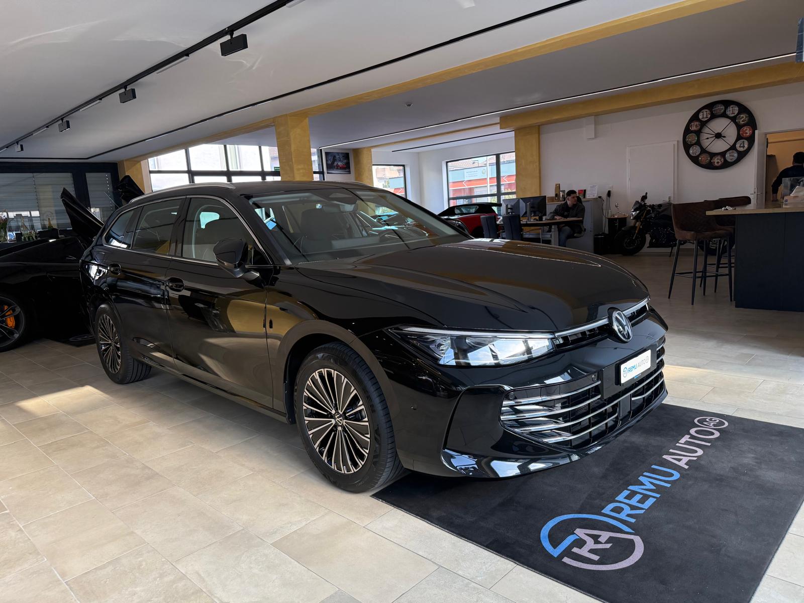 VW Passat Variant 1.5 eTSI ELEGANCE VARIANT DSG-image-0