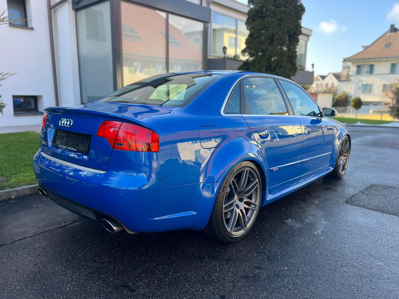 AUDI RS4 Limousine 4.2 V8 quattro-image-6