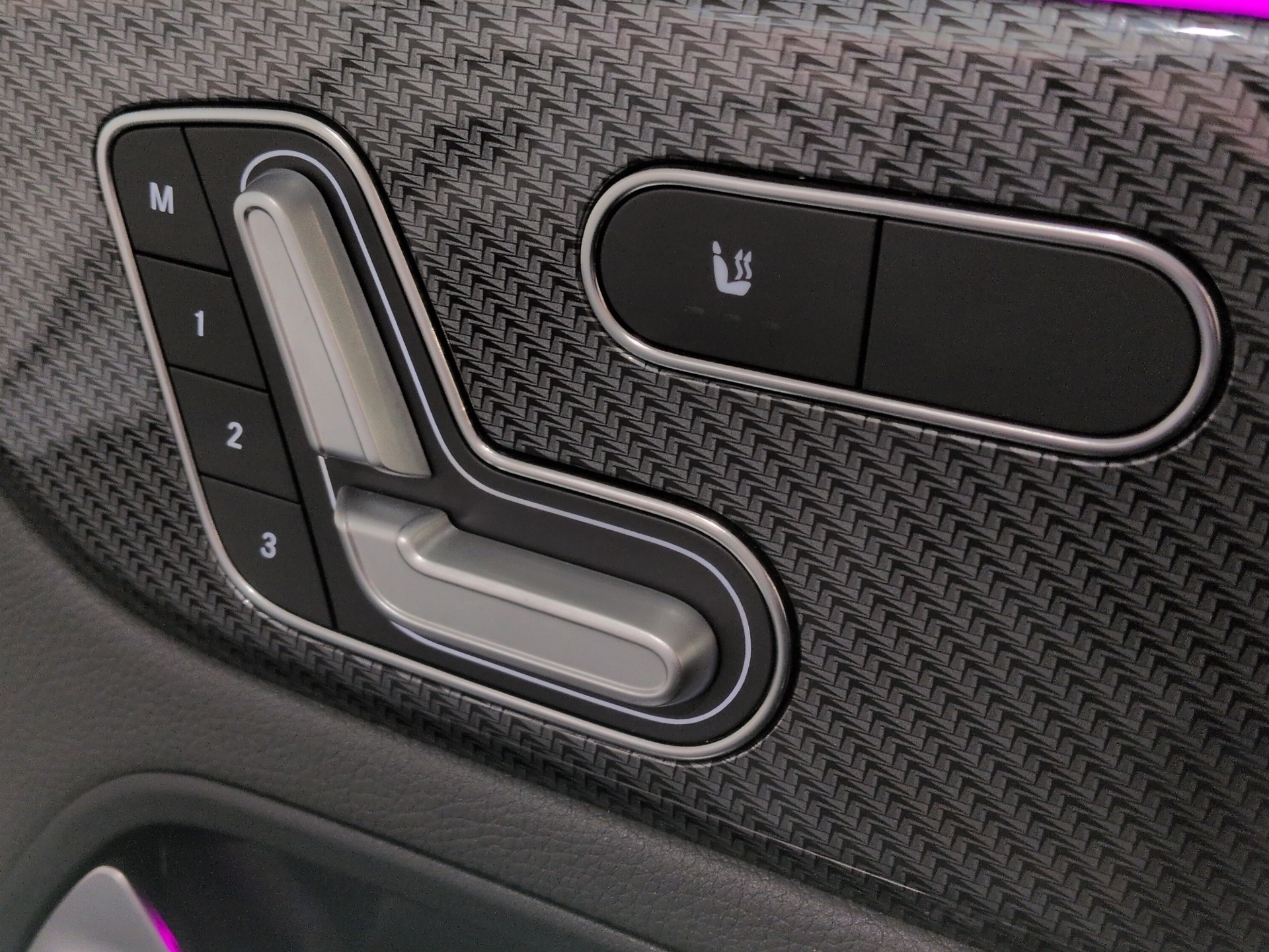 MERCEDES-BENZ B 250 4Matic AMG Line-image-21