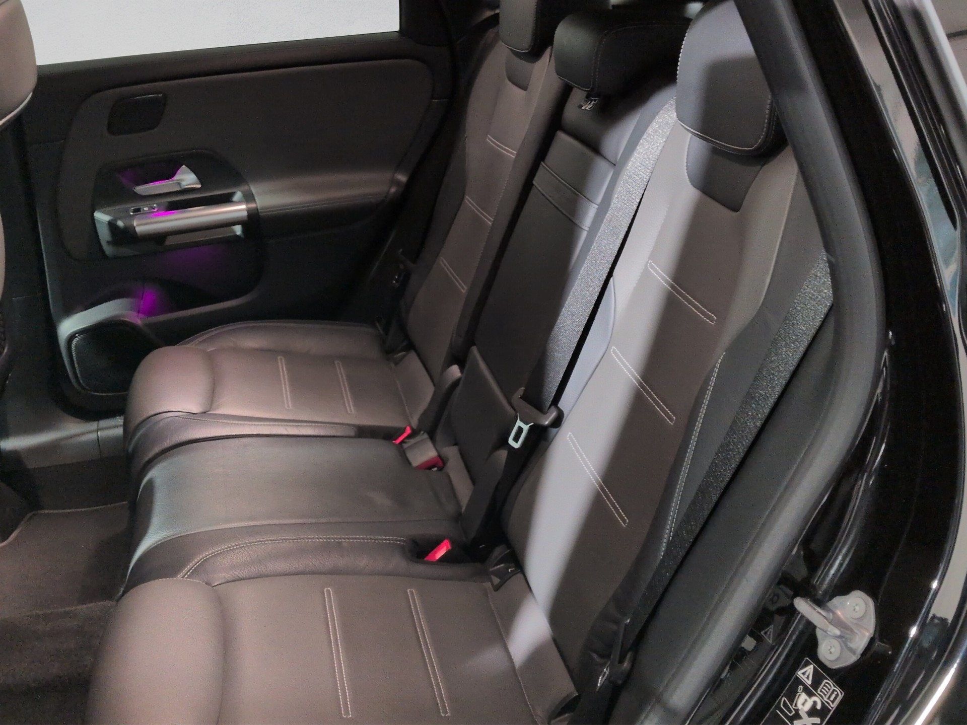 MERCEDES-BENZ B 250 4Matic AMG Line-image-14