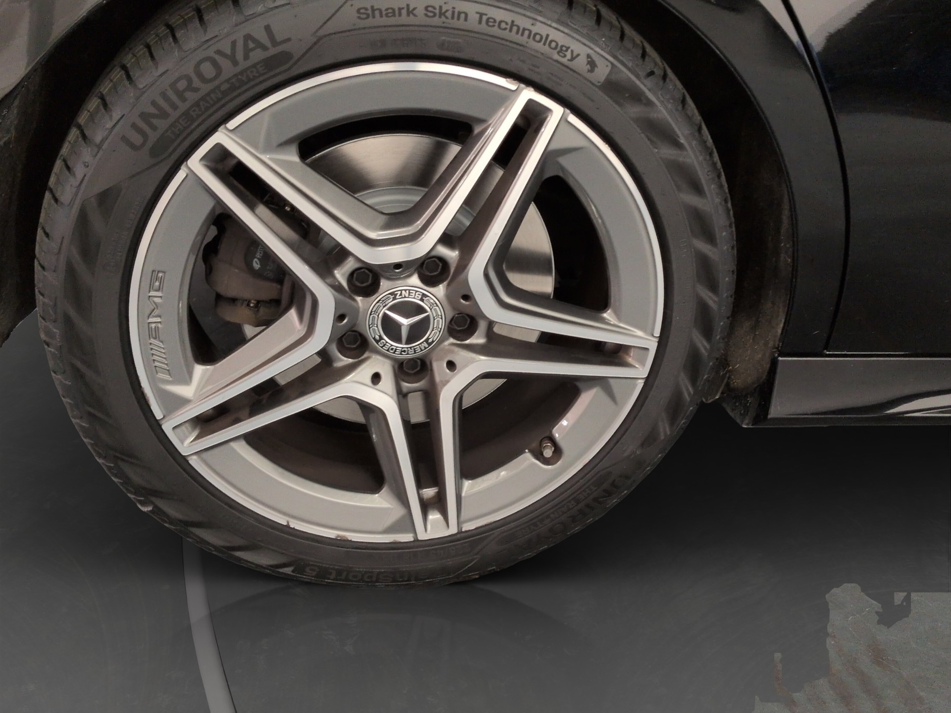 MERCEDES-BENZ B 250 4Matic AMG Line-image-23