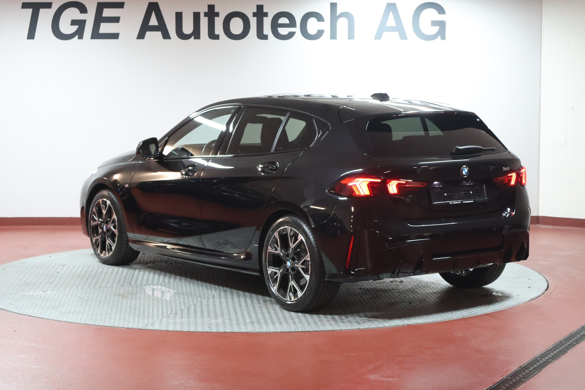 BMW 123 xDrive M Sport Steptronic-image-17