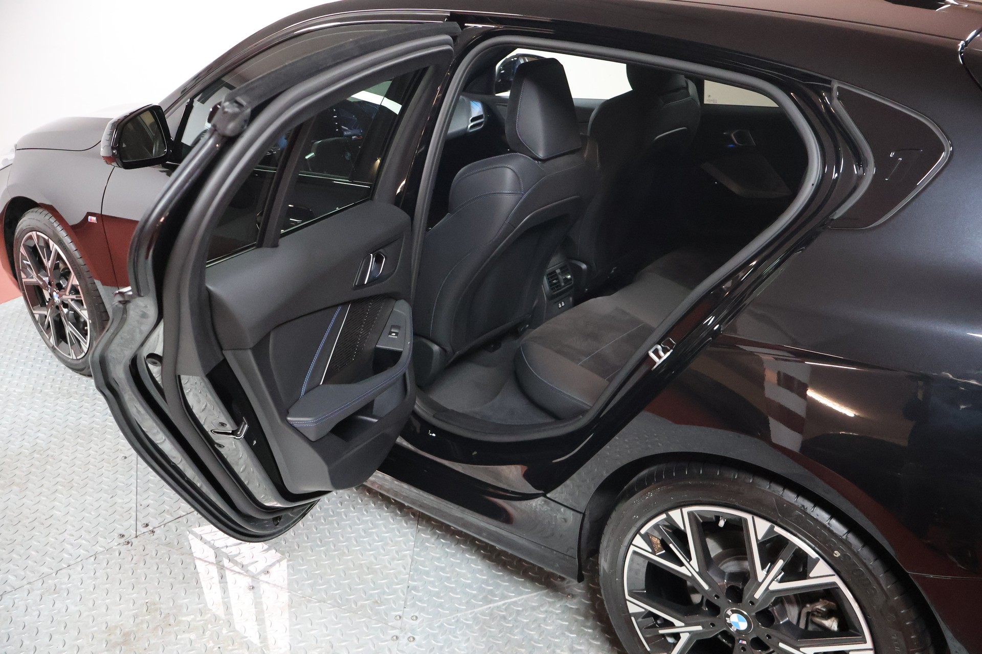 BMW 123 xDrive M Sport Steptronic-image-13